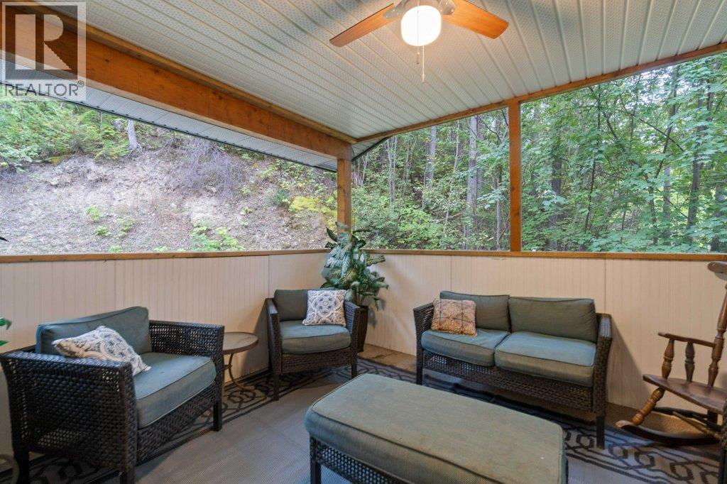 9048 Hummingbird Drive, Swansea Point, British Columbia  V0E 2K2 - Photo 49 - 10342317
