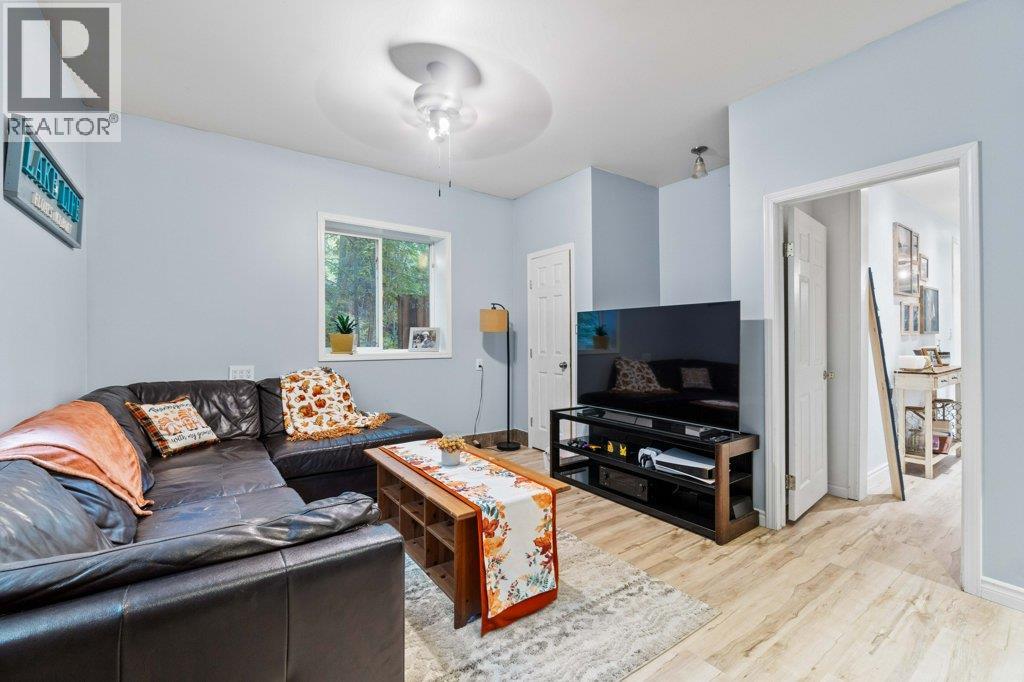 9048 Hummingbird Drive, Swansea Point, British Columbia  V0E 2K2 - Photo 33 - 10342317