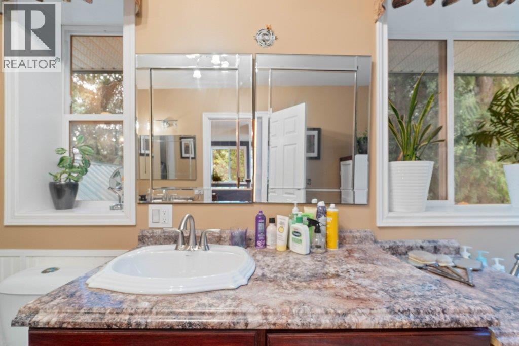 9048 Hummingbird Drive, Swansea Point, British Columbia  V0E 2K2 - Photo 45 - 10342317