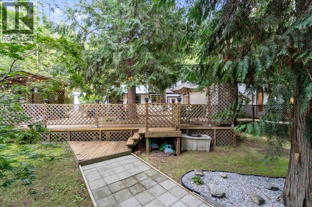 9048 Hummingbird Drive, Swansea Point, British Columbia  V0E 2K2 - Photo 63 - 10342317
