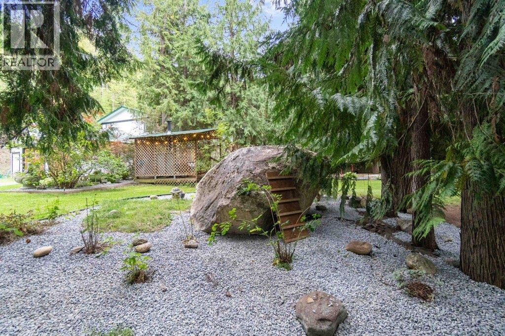 9048 Hummingbird Drive, Swansea Point, British Columbia  V0E 2K2 - Photo 70 - 10342317