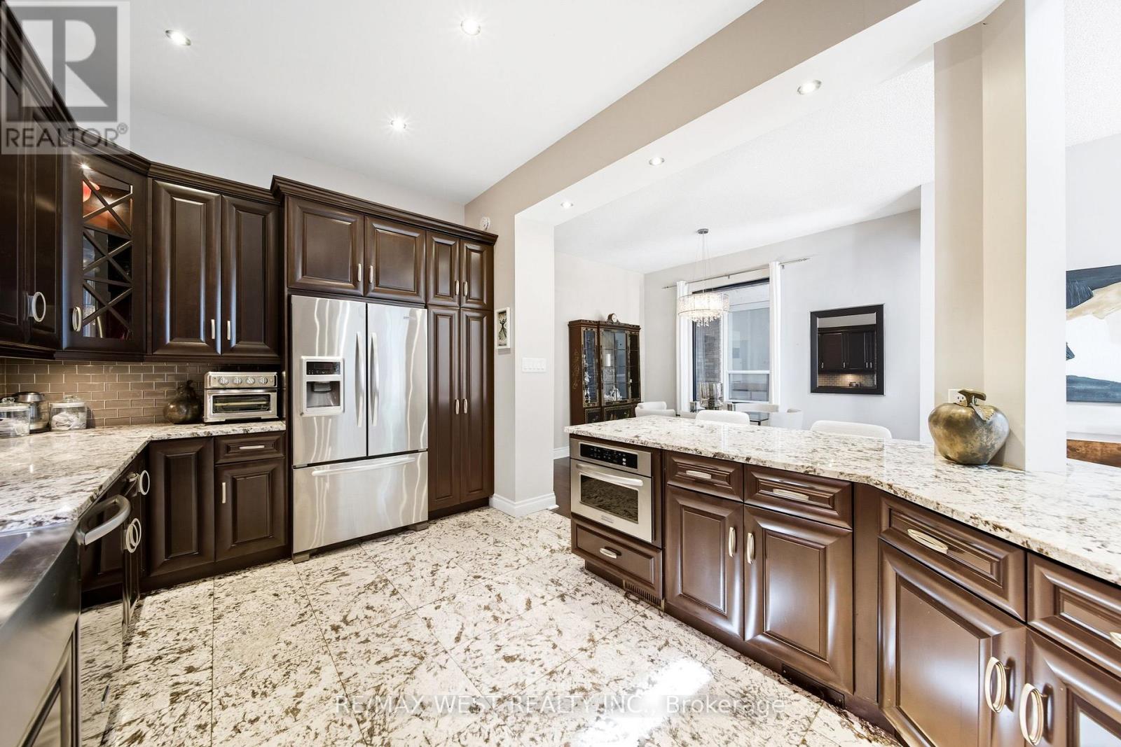 192 Pacific Avenue, Toronto (High Park North), Ontario  M6P 2P5 - Photo 9 - W12452583