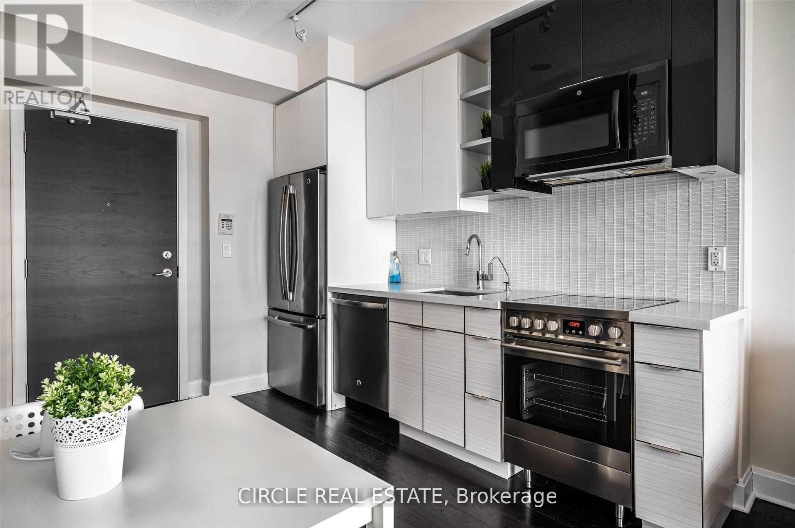 1806 - 33 Shore Breeze Drive, Toronto (Mimico), Ontario  M8V 1A1 - Photo 5 - W12452603