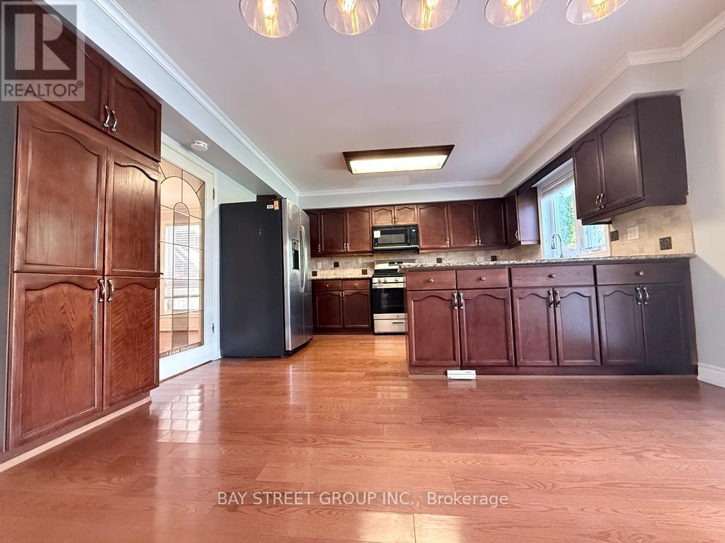 3550 Marmac Crescent E, Mississauga, Ontario  L5L 5A4 - Photo 10 - W12452608