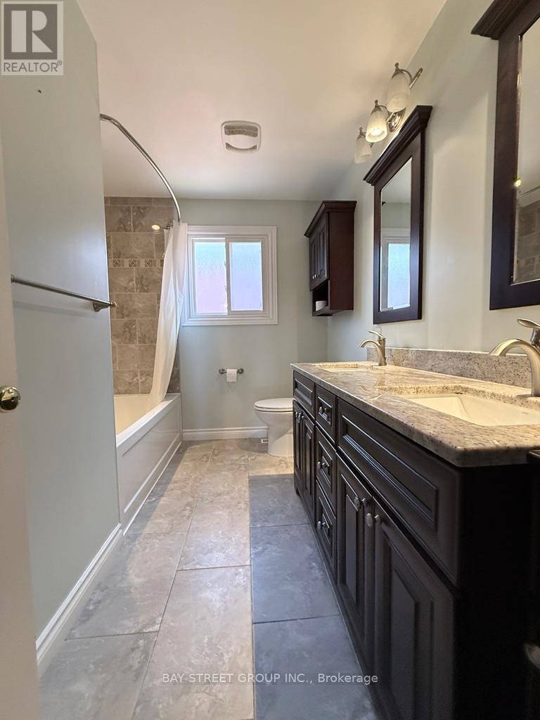 3550 Marmac Crescent E, Mississauga, Ontario  L5L 5A4 - Photo 18 - W12452608