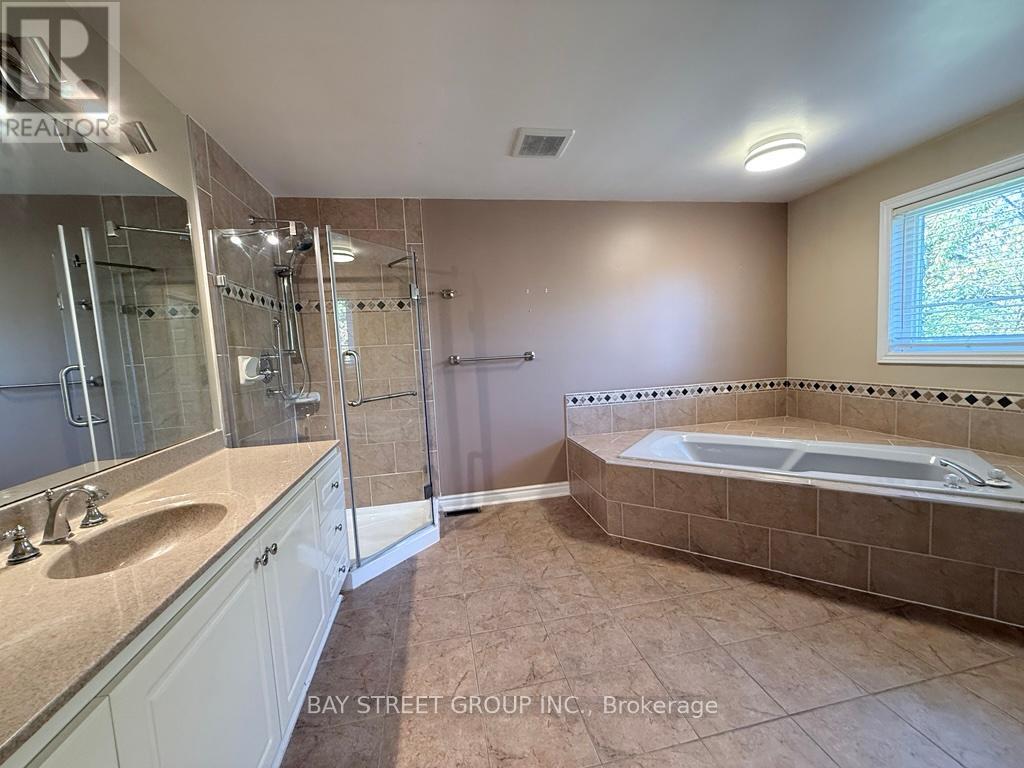 3550 Marmac Crescent E, Mississauga, Ontario  L5L 5A4 - Photo 22 - W12452608