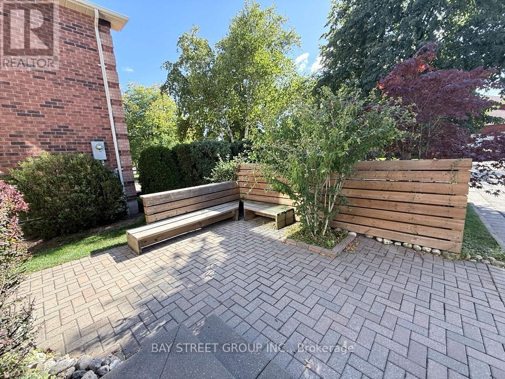 3550 Marmac Crescent E, Mississauga, Ontario  L5L 5A4 - Photo 3 - W12452608