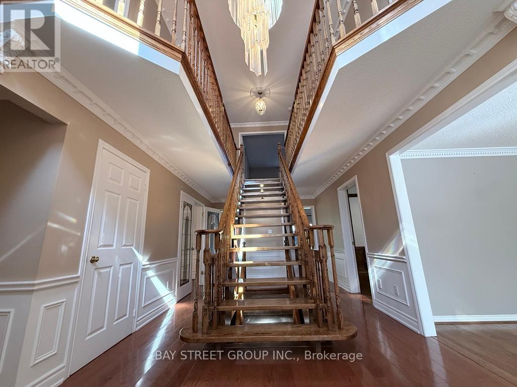 3550 Marmac Crescent E, Mississauga, Ontario  L5L 5A4 - Photo 4 - W12452608