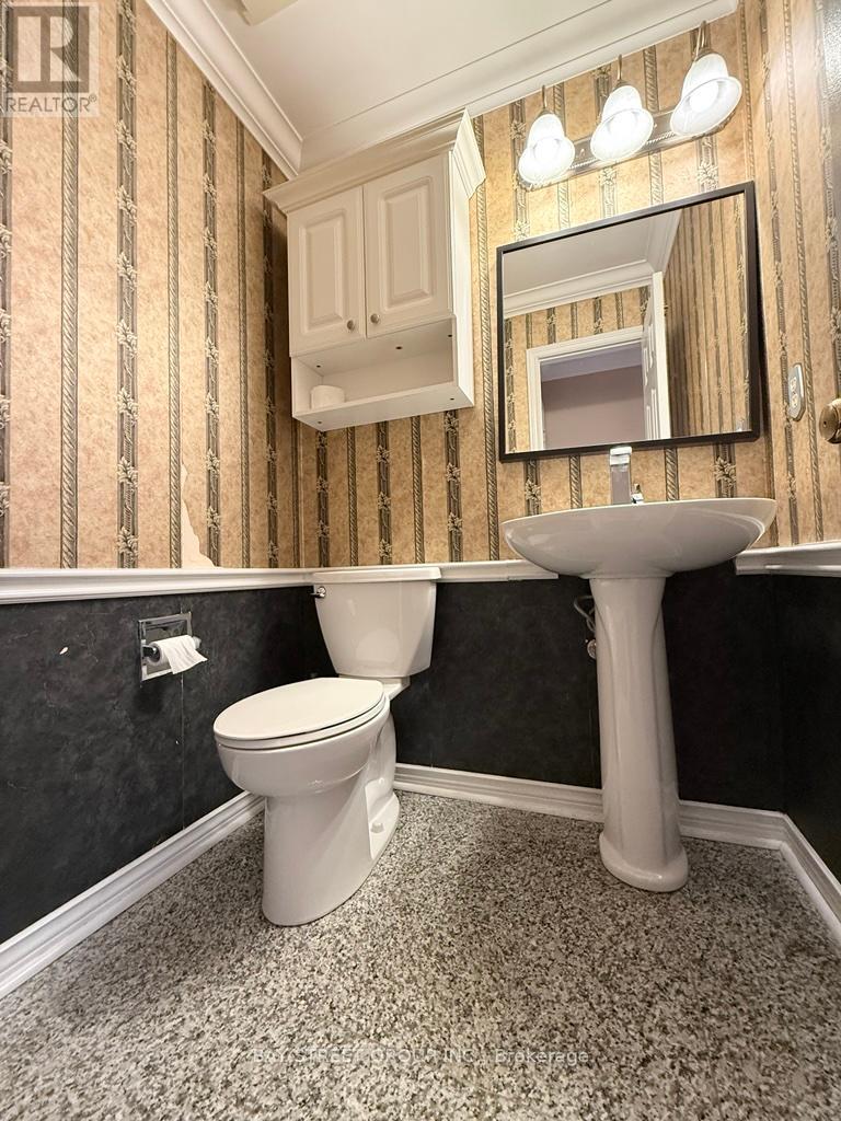 3550 Marmac Crescent E, Mississauga, Ontario  L5L 5A4 - Photo 6 - W12452608