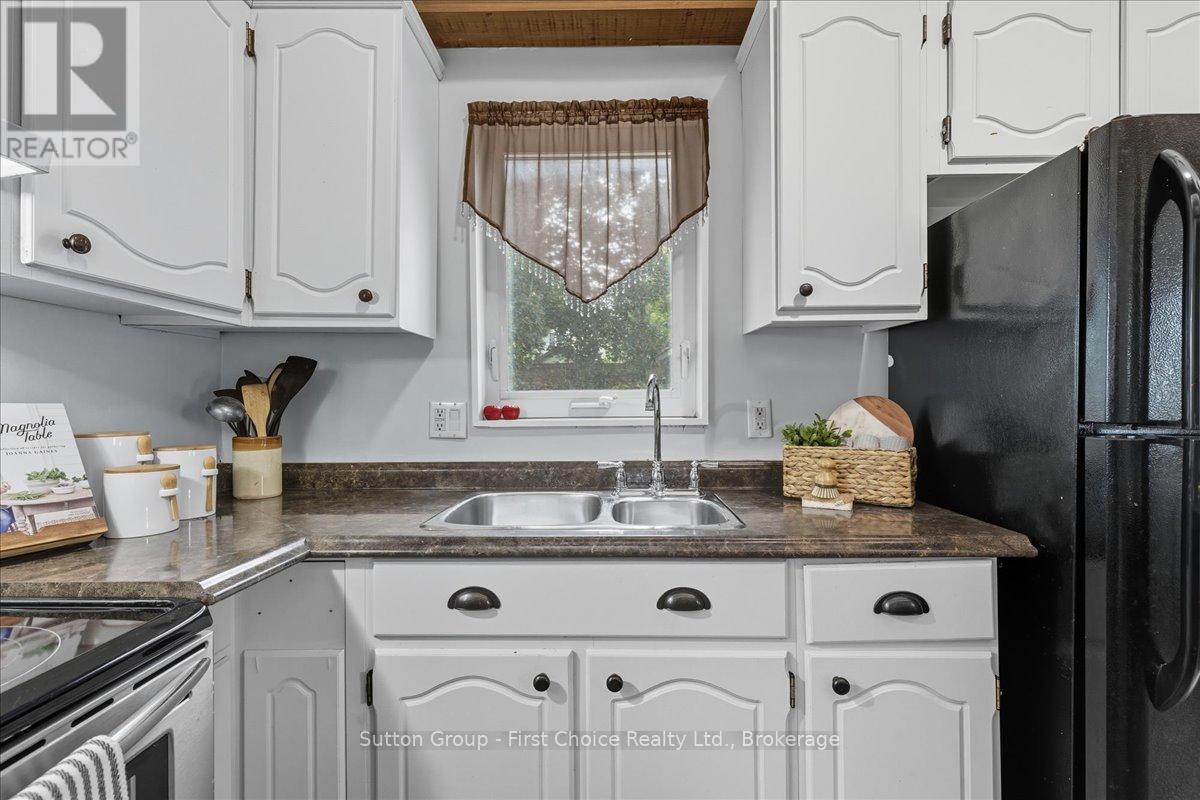 235 Wellington Street, Stratford, Ontario  N5A 2L7 - Photo 10 - X12452695