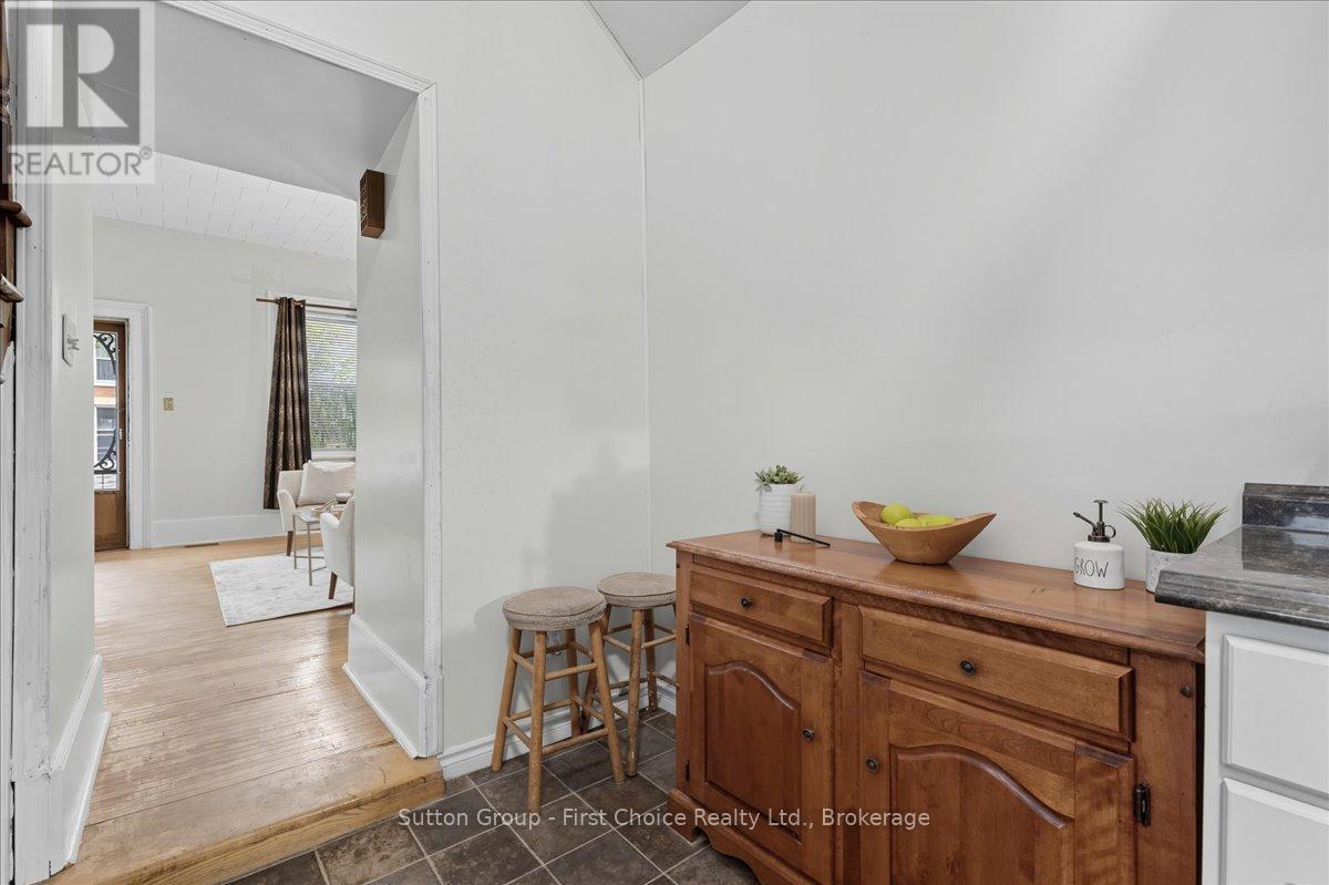 235 Wellington Street, Stratford, Ontario  N5A 2L7 - Photo 14 - X12452695