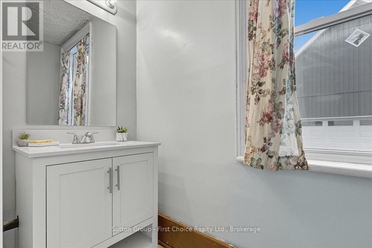 235 Wellington Street, Stratford, Ontario  N5A 2L7 - Photo 19 - X12452695