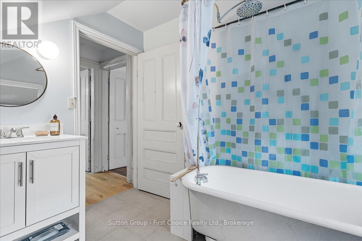 235 Wellington Street, Stratford, Ontario  N5A 2L7 - Photo 26 - X12452695