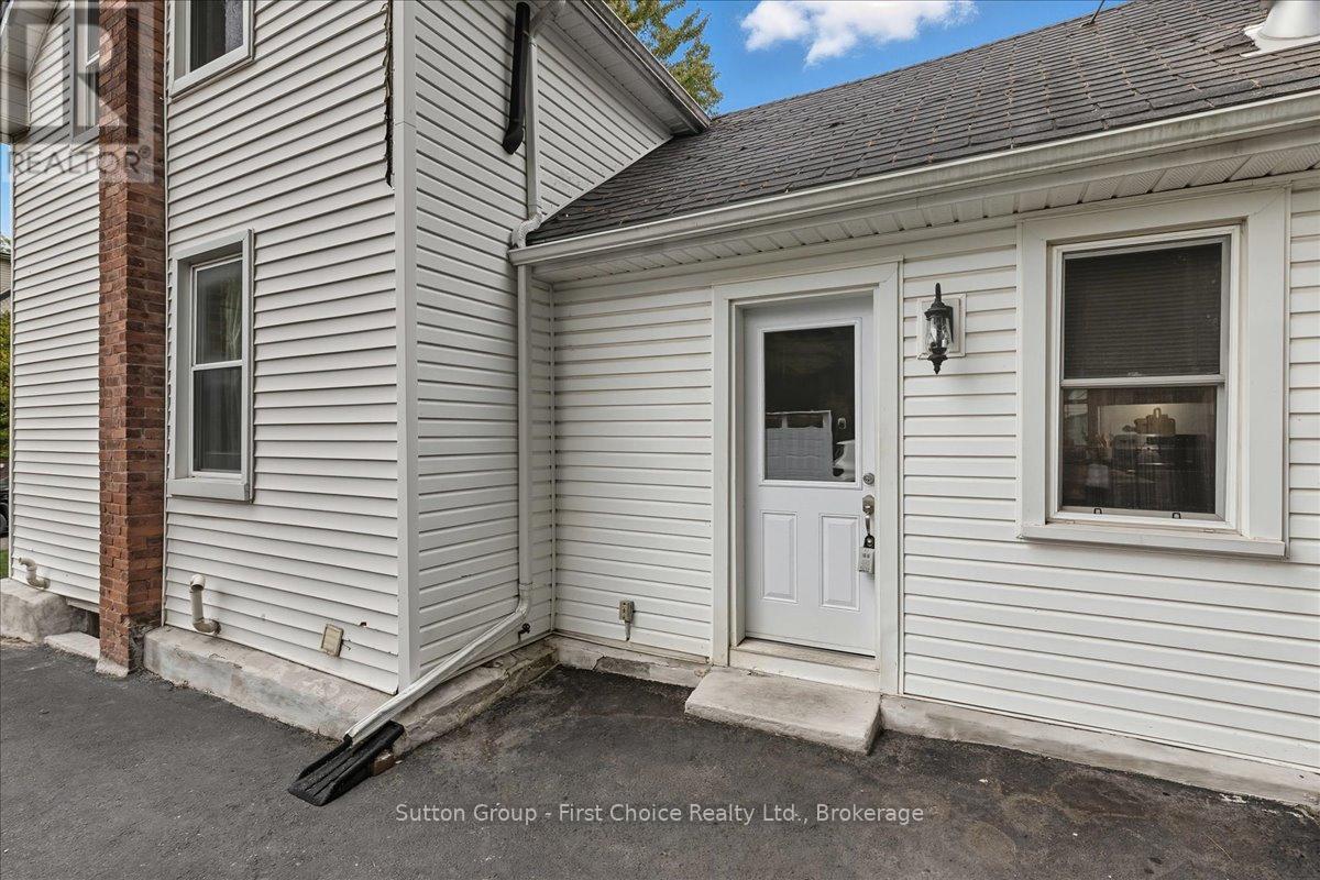 235 Wellington Street, Stratford, Ontario  N5A 2L7 - Photo 28 - X12452695