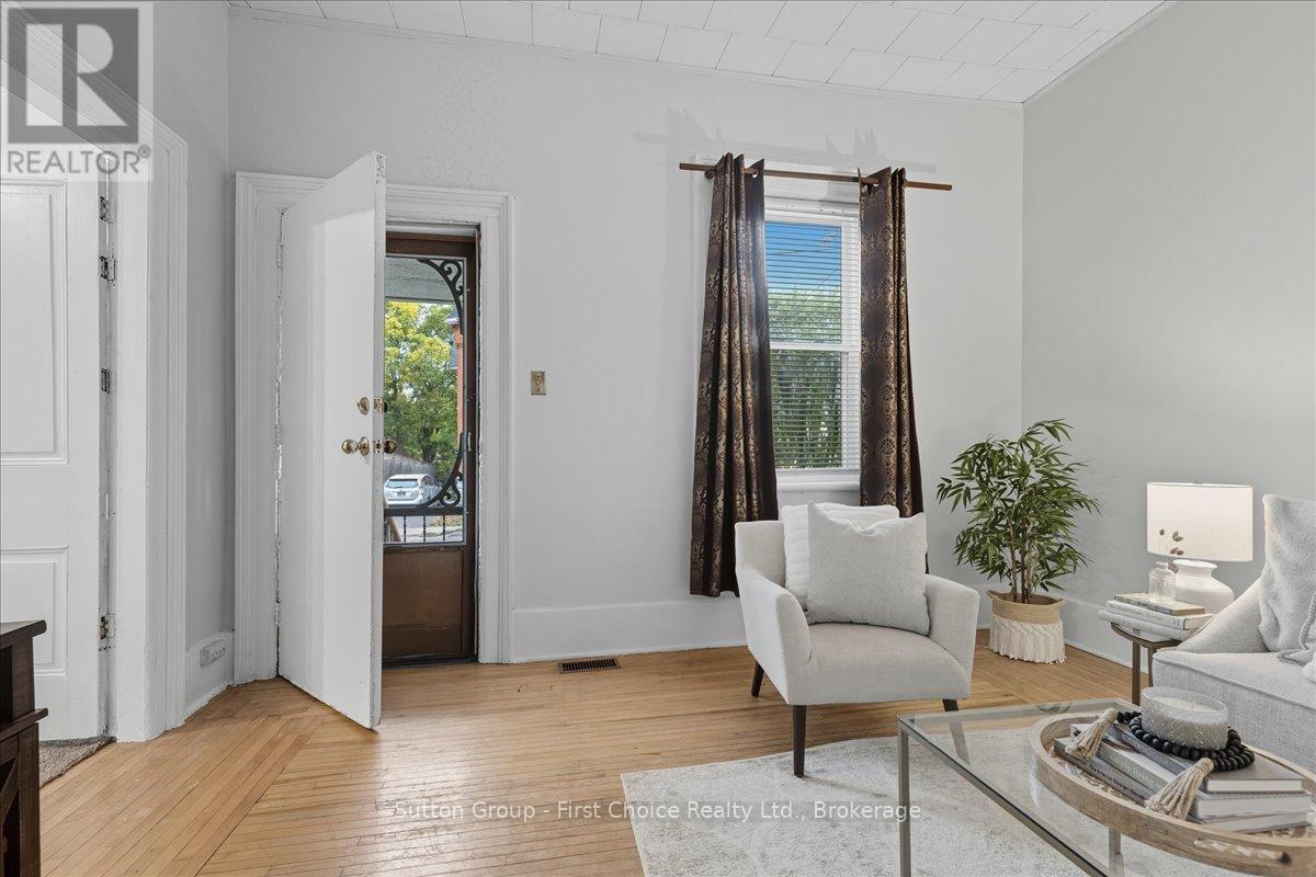 235 Wellington Street, Stratford, Ontario  N5A 2L7 - Photo 6 - X12452695