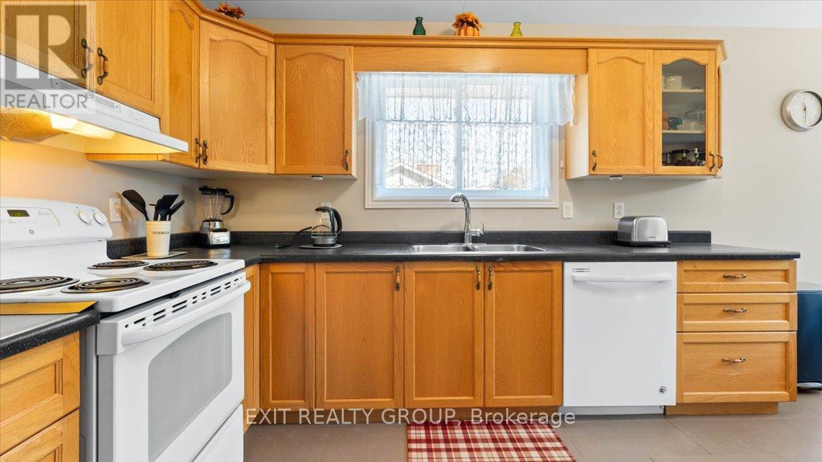 99 North Trent Street, Quinte West, Ontario  K0K 2C0 - Photo 14 - X12452645