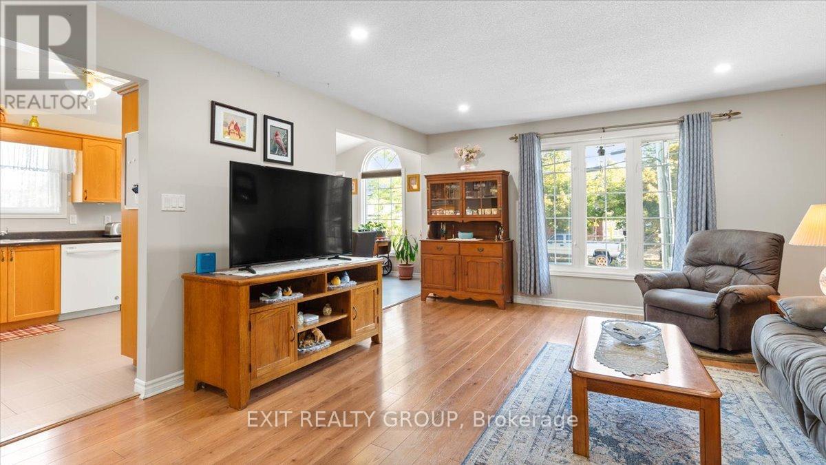 99 North Trent Street, Quinte West, Ontario  K0K 2C0 - Photo 21 - X12452645