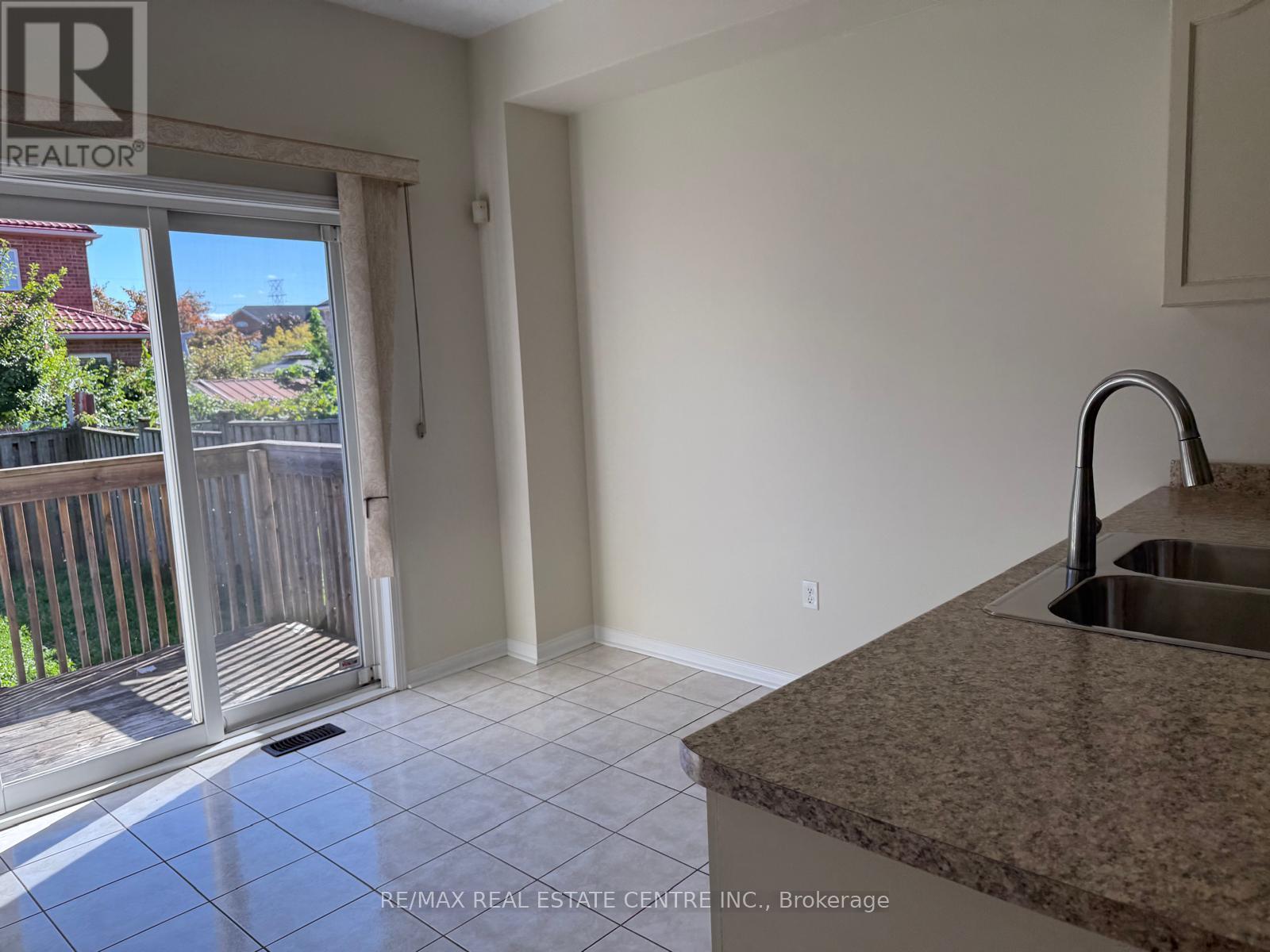 478 Huntington Ridge Drive, Mississauga, Ontario  L5R 0A9 - Photo 16 - W12448425