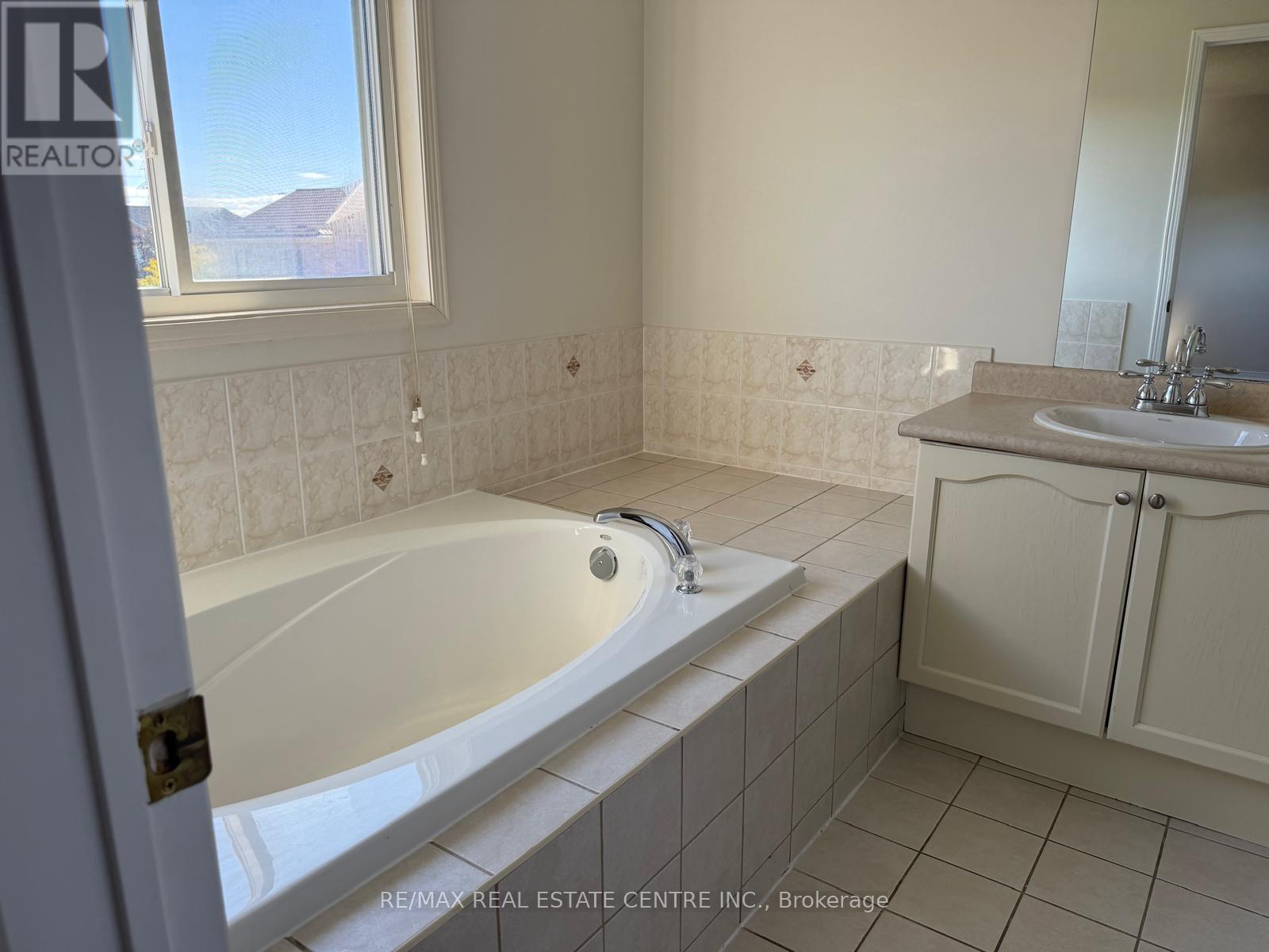 478 Huntington Ridge Drive, Mississauga, Ontario  L5R 0A9 - Photo 23 - W12448425