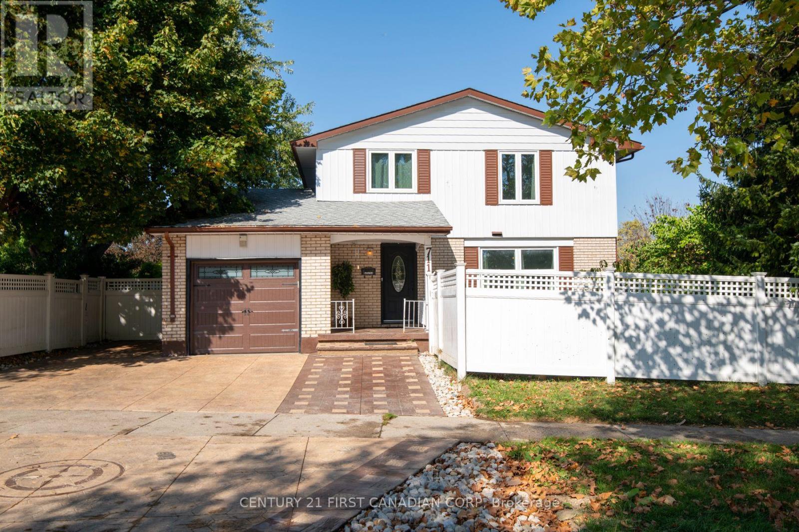 711 Alanbrook Street S, London South (South O), Ontario  N6J 3B5 - Photo 1 - X12447973
