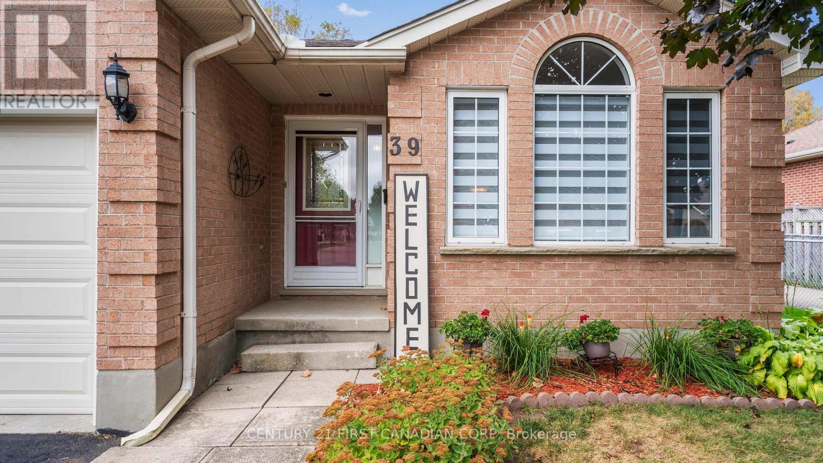 39 Yarmouth Drive, London East, Ontario  N5V 4T8 - Photo 4 - X12452728