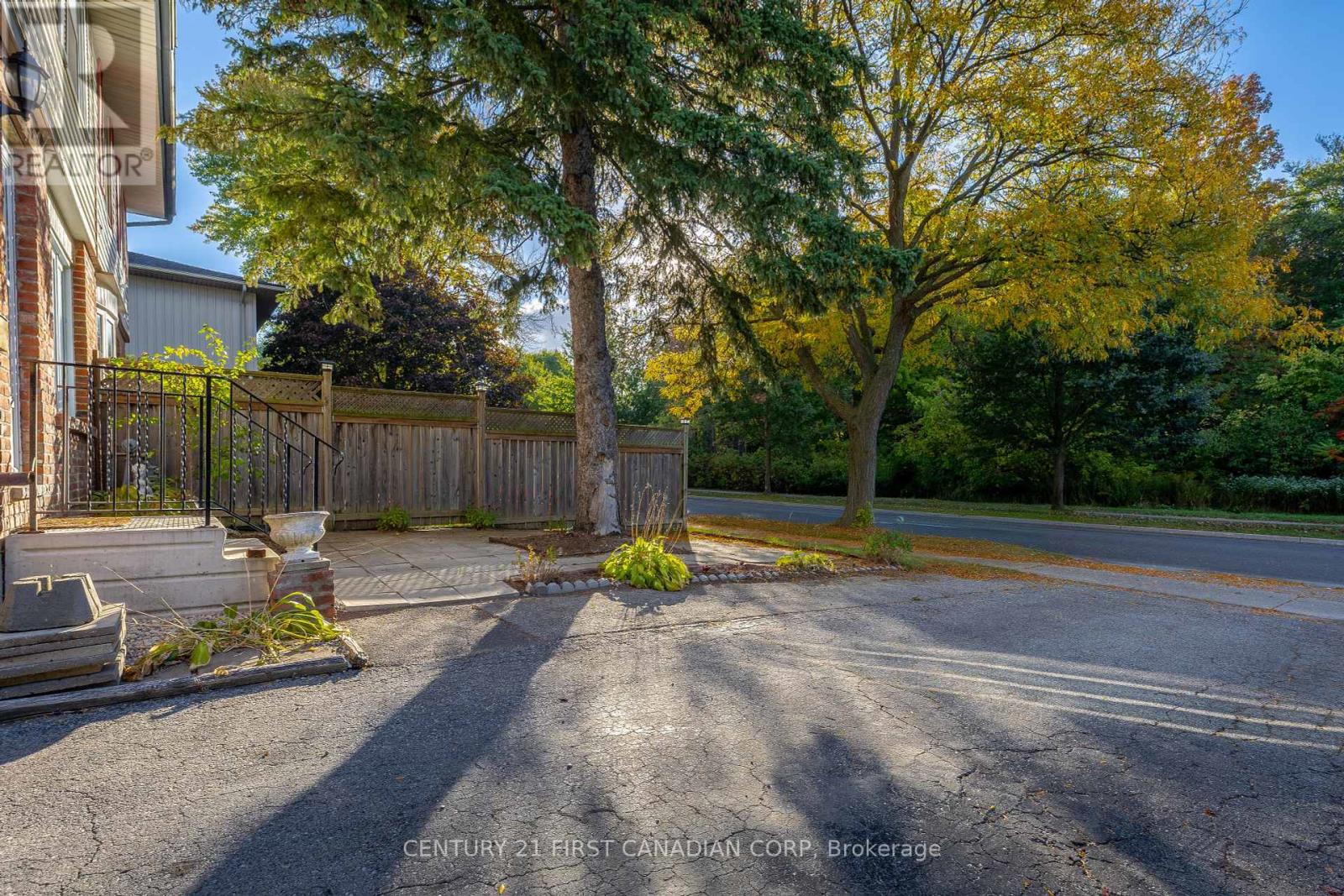 1732 Culver Drive, London East, Ontario  N5V 3G8 - Photo 2 - X12452737