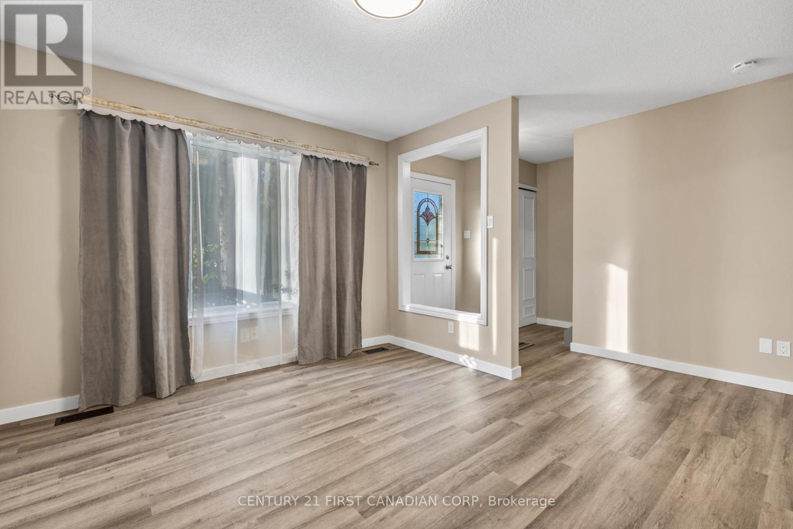 1732 Culver Drive, London East, Ontario  N5V 3G8 - Photo 4 - X12452737