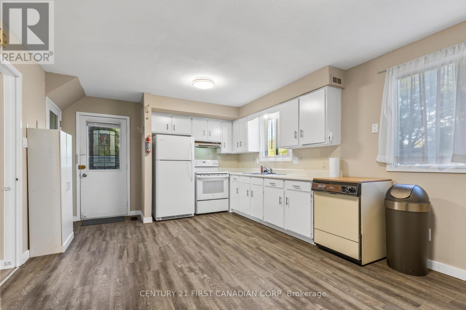 1732 Culver Drive, London East, Ontario  N5V 3G8 - Photo 6 - X12452737
