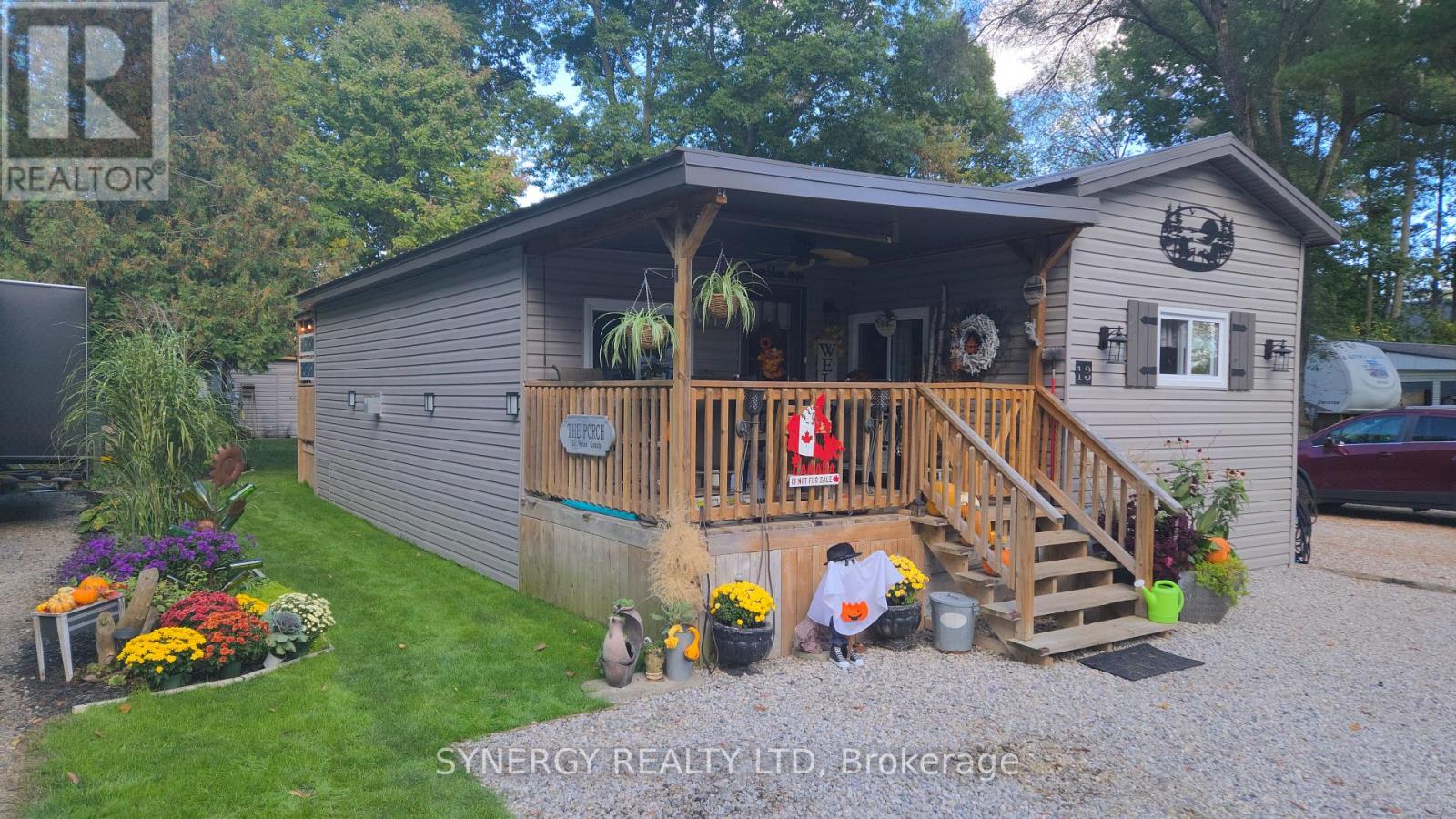 24749 Park Street, Strathroy-Caradoc, Ontario  N7G 1P4 - Photo 1 - X12452748
