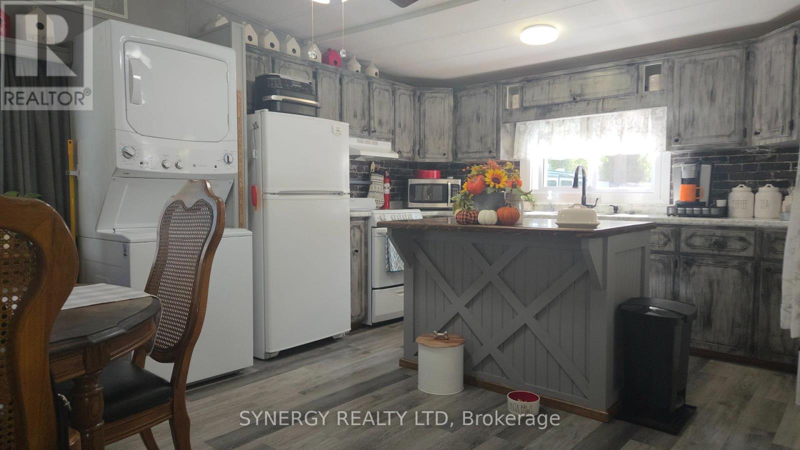 24749 Park Street, Strathroy-Caradoc, Ontario  N7G 1P4 - Photo 14 - X12452748