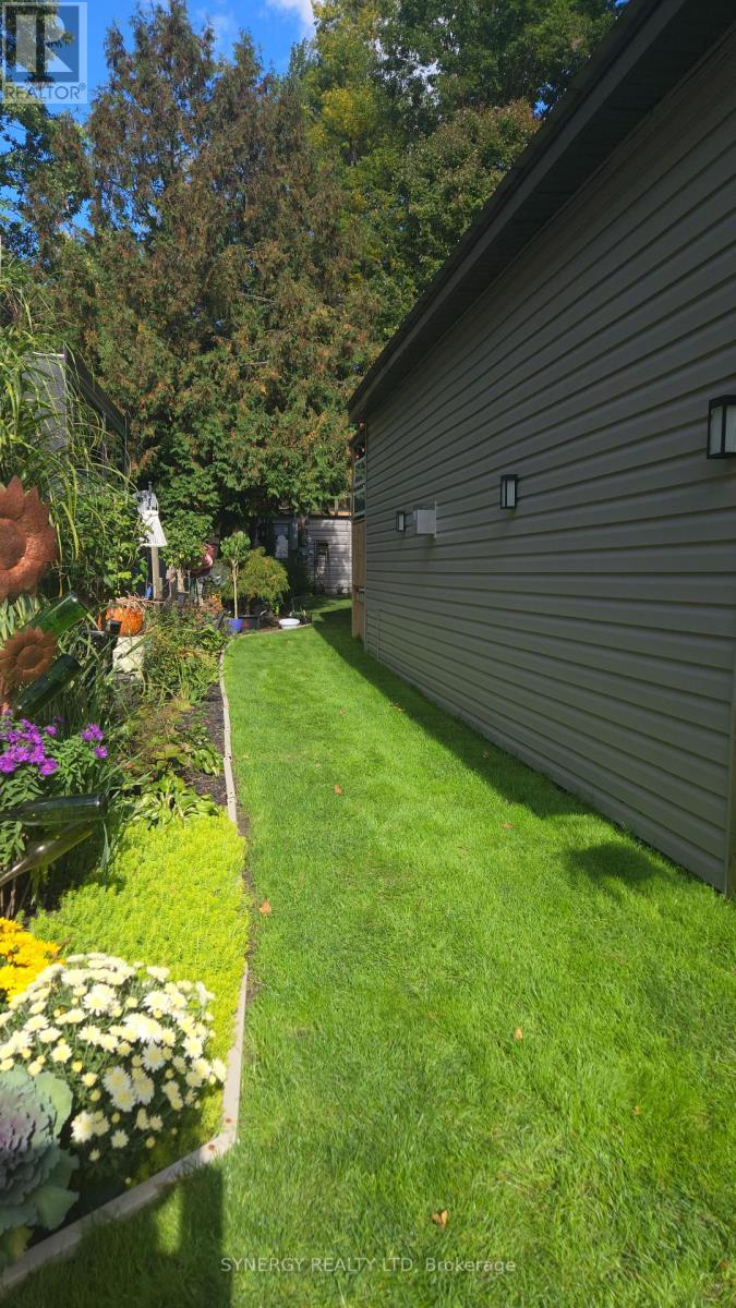 24749 Park Street, Strathroy-Caradoc, Ontario  N7G 1P4 - Photo 27 - X12452748