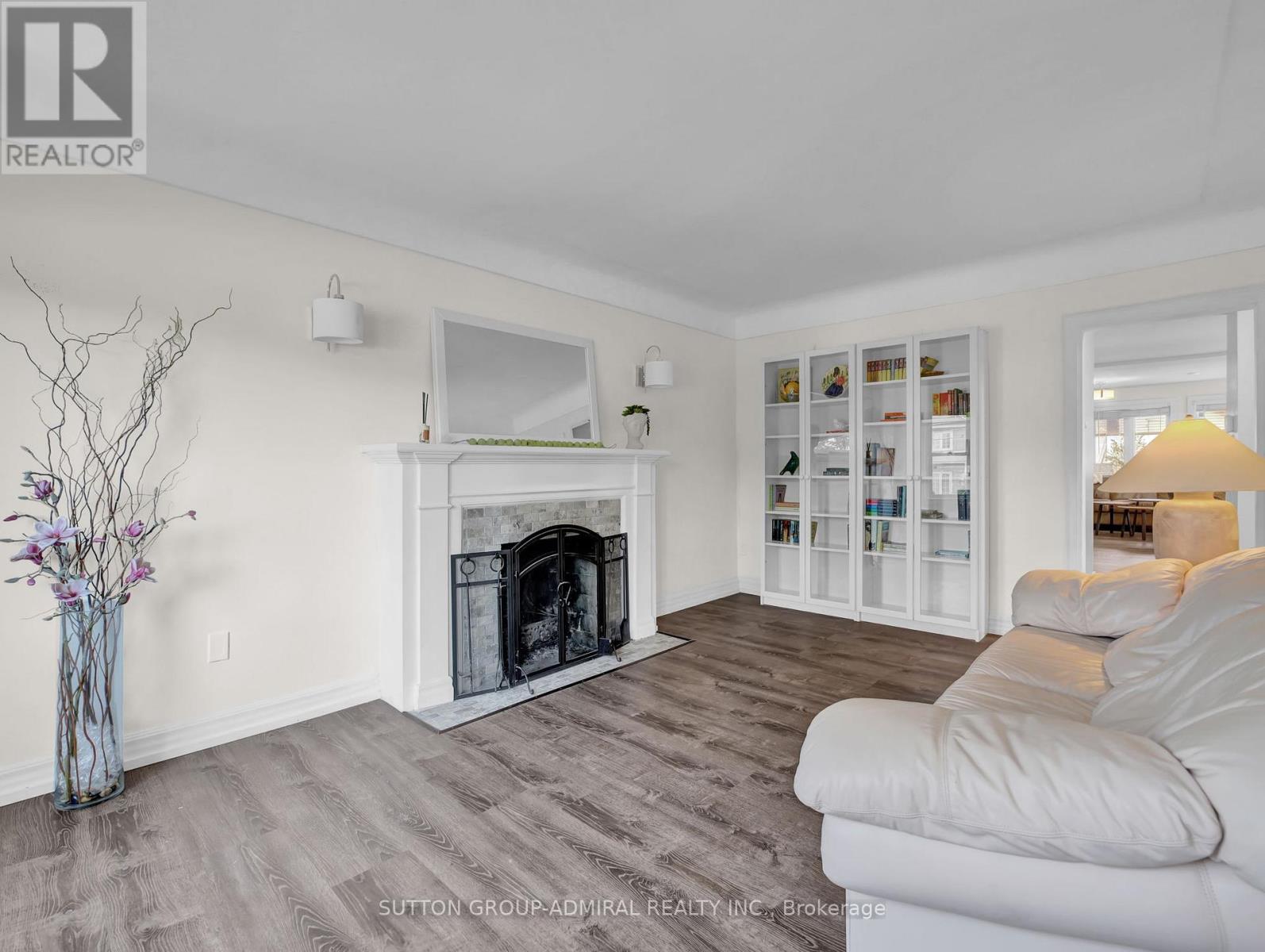 365 Beach Boulevard, Hamilton, Ontario  L8H 6W6 - Photo 3 - X12452593