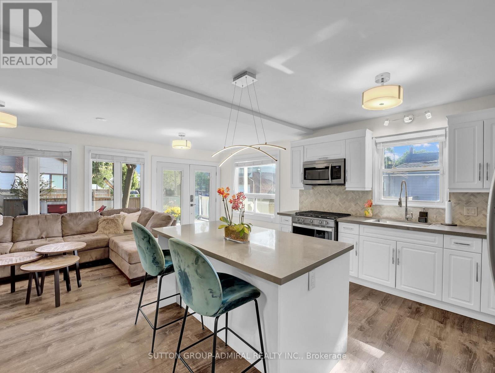 365 Beach Boulevard, Hamilton, Ontario  L8H 6W6 - Photo 4 - X12452593