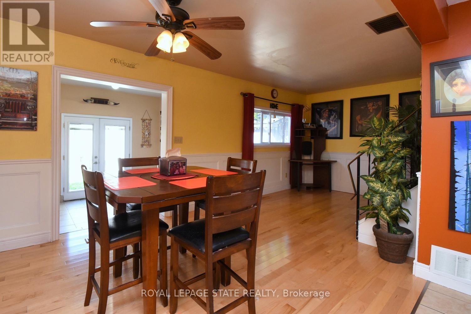 53 Seventh Avenue, Brantford, Ontario  N3S 1B3 - Photo 12 - X12452597