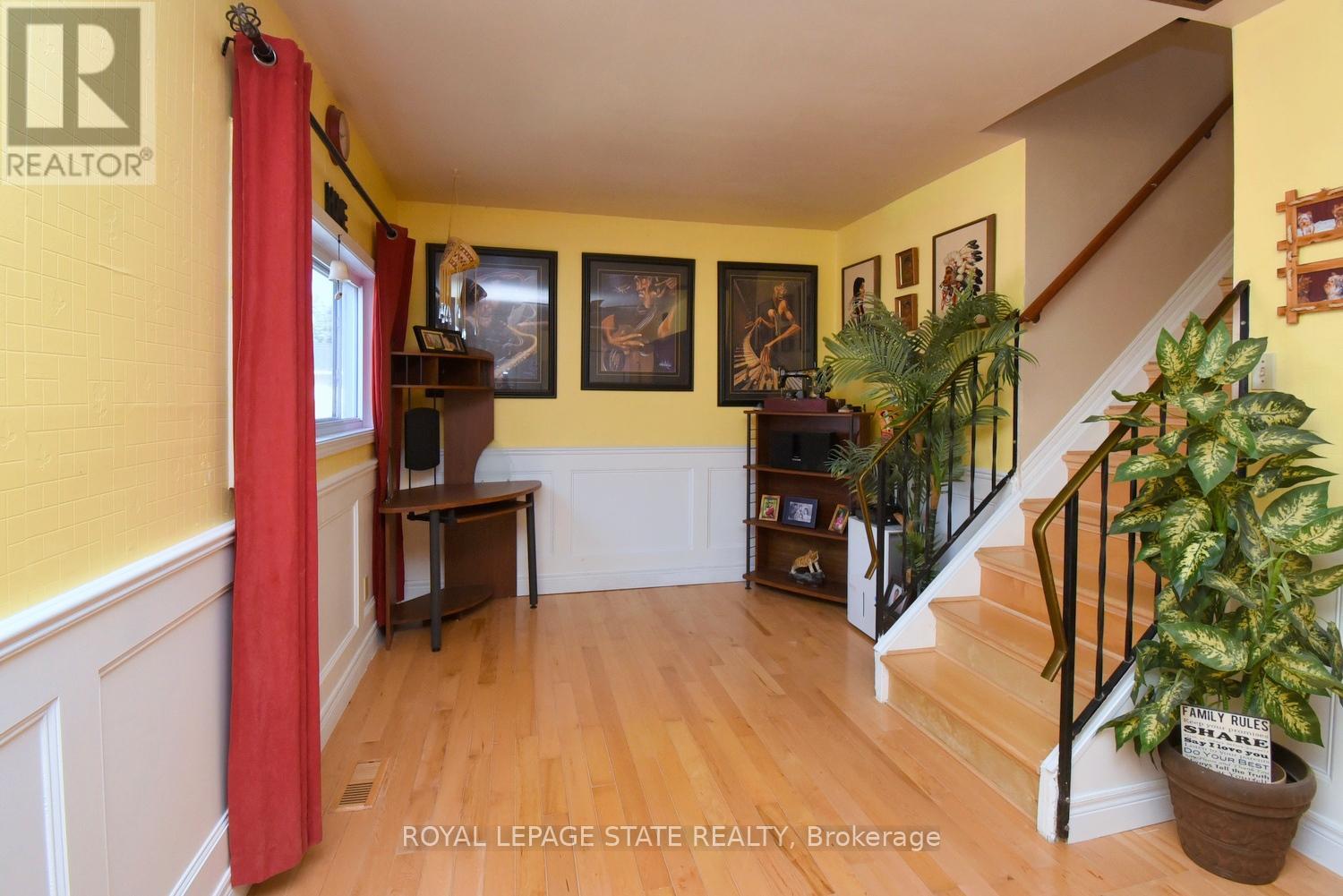 53 Seventh Avenue, Brantford, Ontario  N3S 1B3 - Photo 13 - X12452597