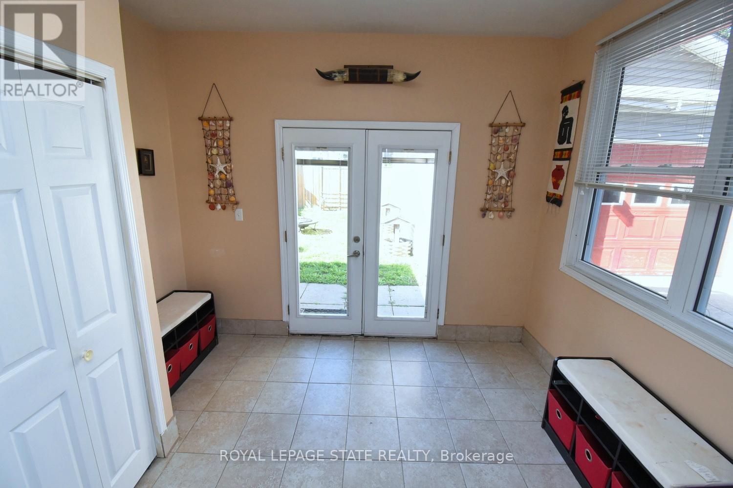 53 Seventh Avenue, Brantford, Ontario  N3S 1B3 - Photo 15 - X12452597