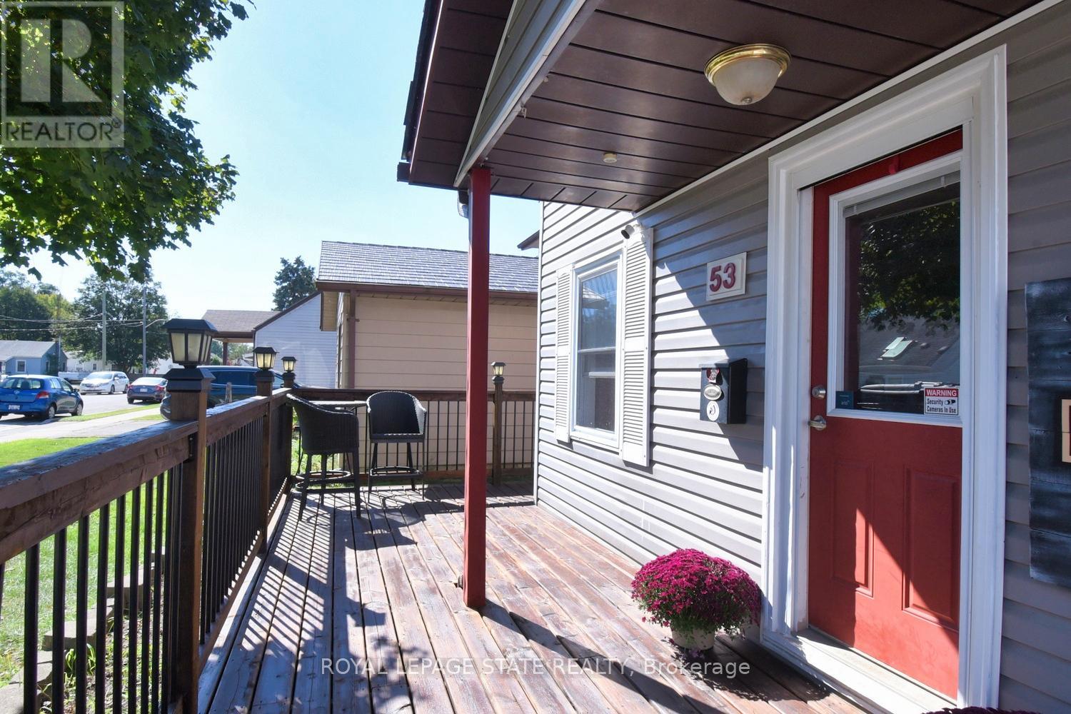 53 Seventh Avenue, Brantford, Ontario  N3S 1B3 - Photo 2 - X12452597