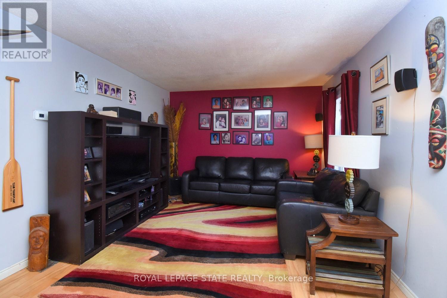 53 Seventh Avenue, Brantford, Ontario  N3S 1B3 - Photo 4 - X12452597