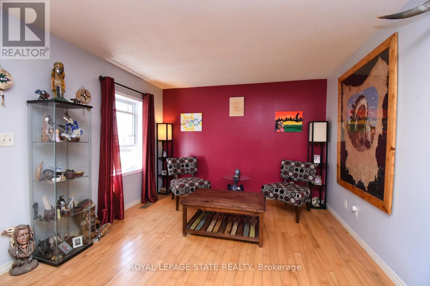 53 Seventh Avenue, Brantford, Ontario  N3S 1B3 - Photo 5 - X12452597