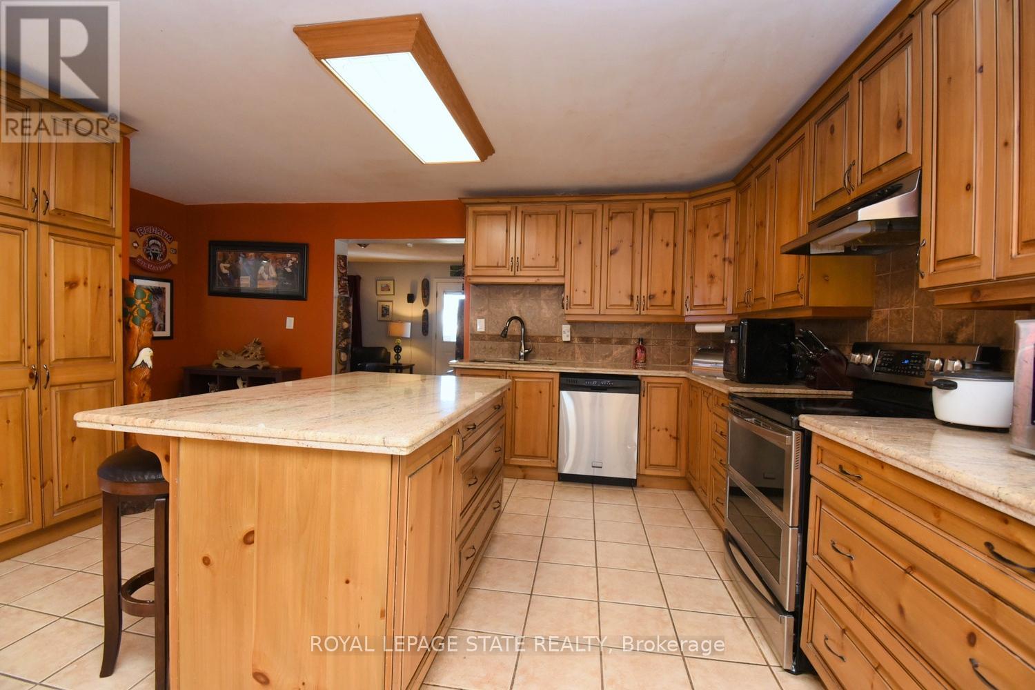 53 Seventh Avenue, Brantford, Ontario  N3S 1B3 - Photo 9 - X12452597