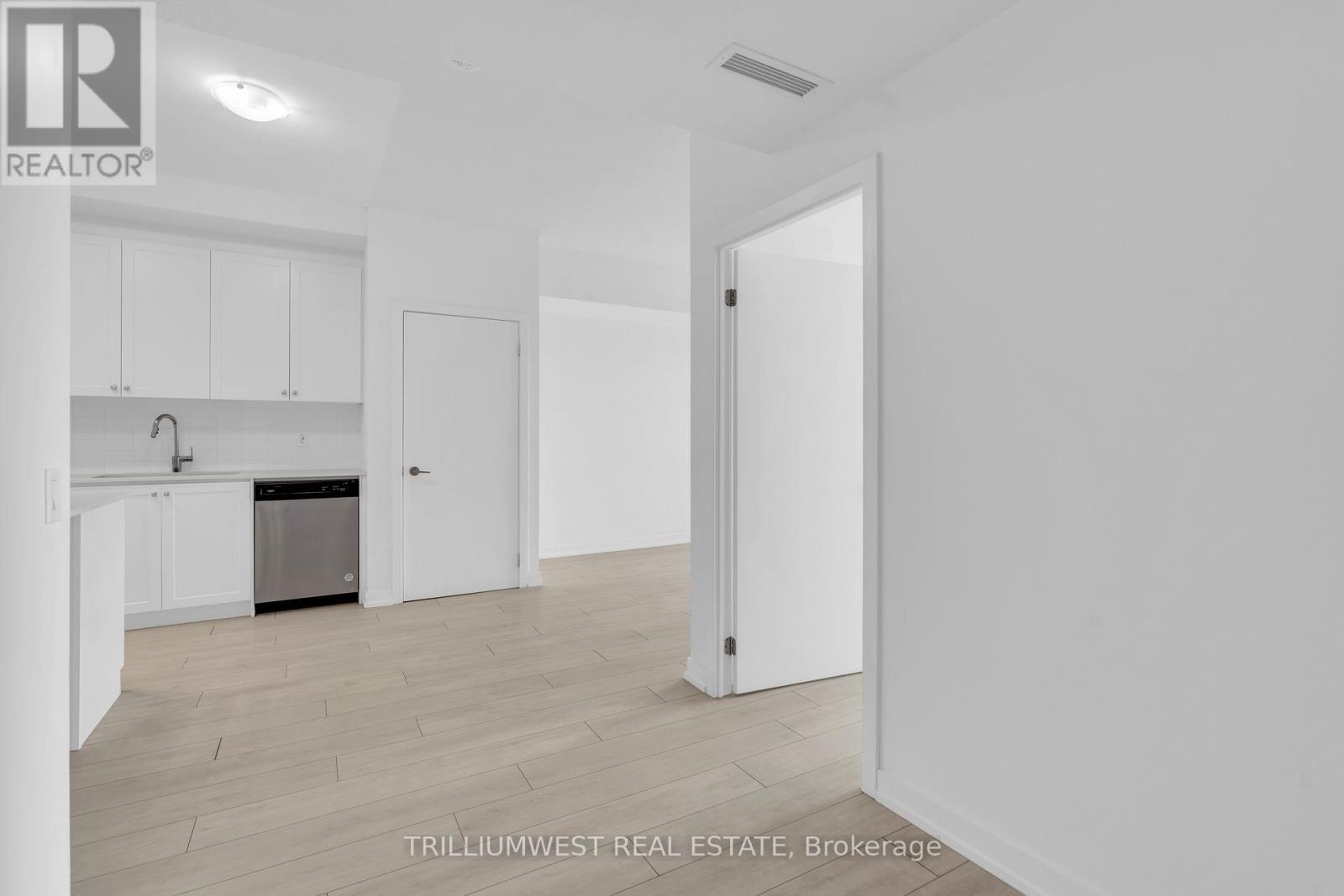 322 - 55 Duke Street W, Kitchener, Ontario  N2H 0C9 - Photo 12 - X12452605