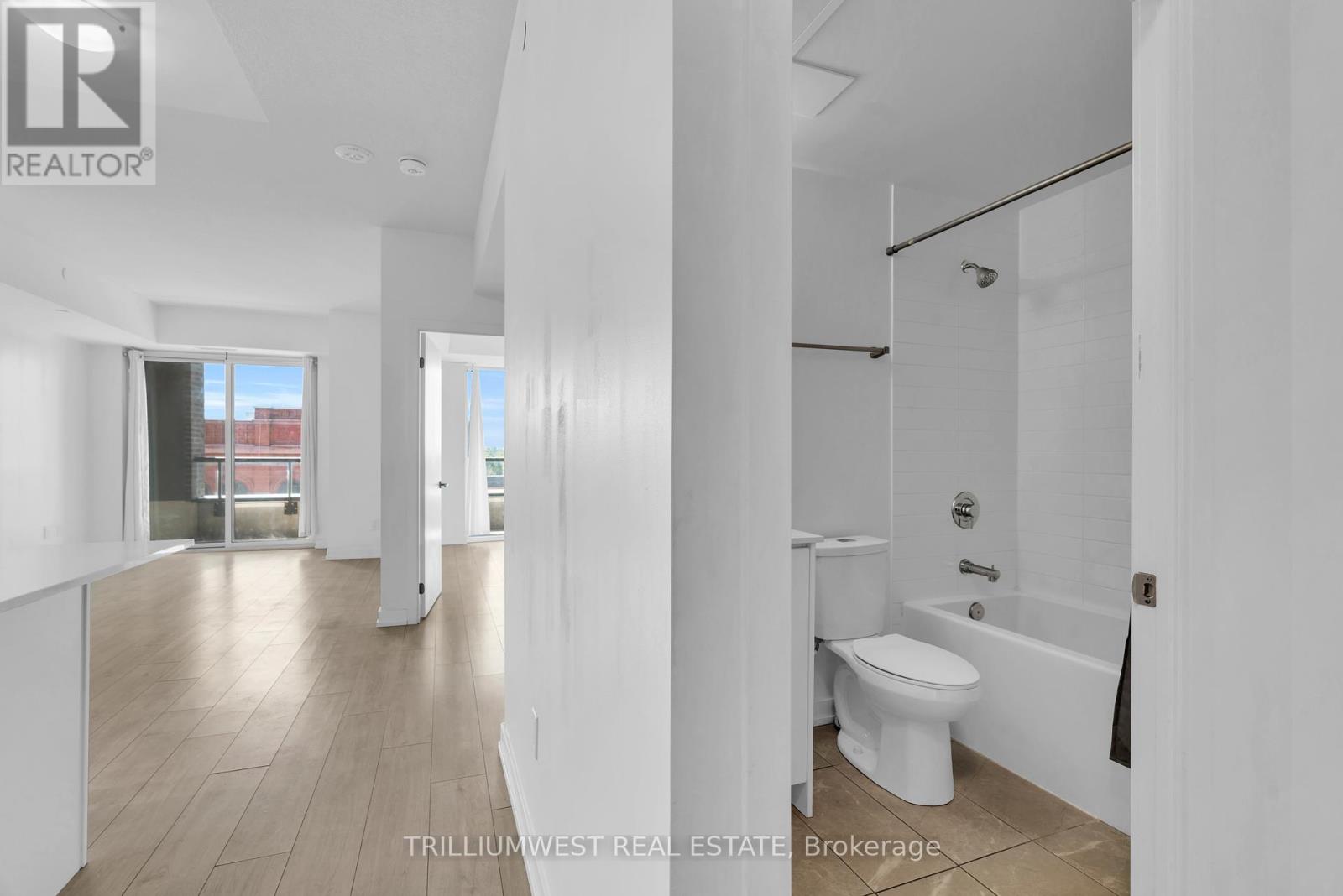 322 - 55 Duke Street W, Kitchener, Ontario  N2H 0C9 - Photo 6 - X12452605