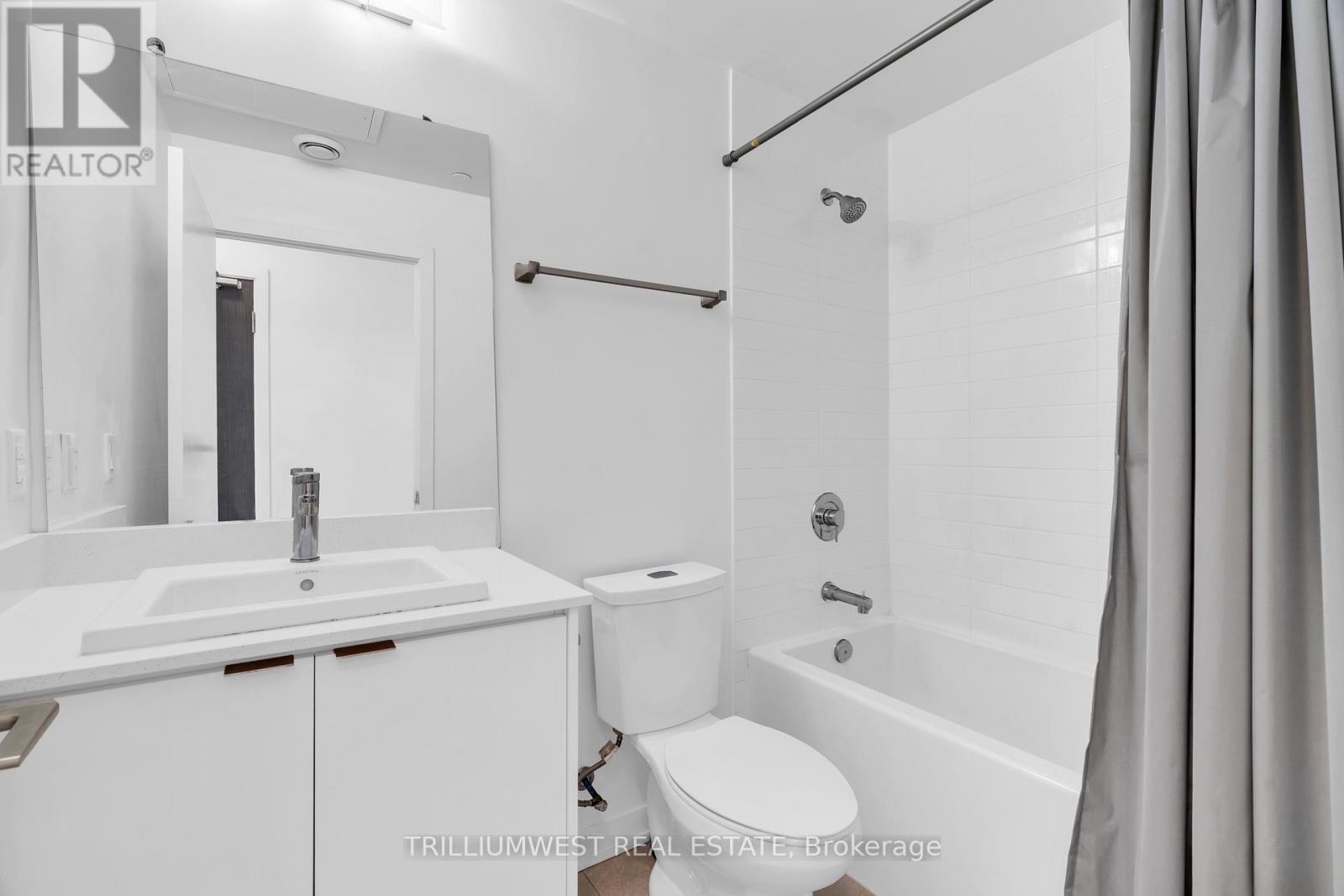 322 - 55 Duke Street W, Kitchener, Ontario  N2H 0C9 - Photo 7 - X12452605