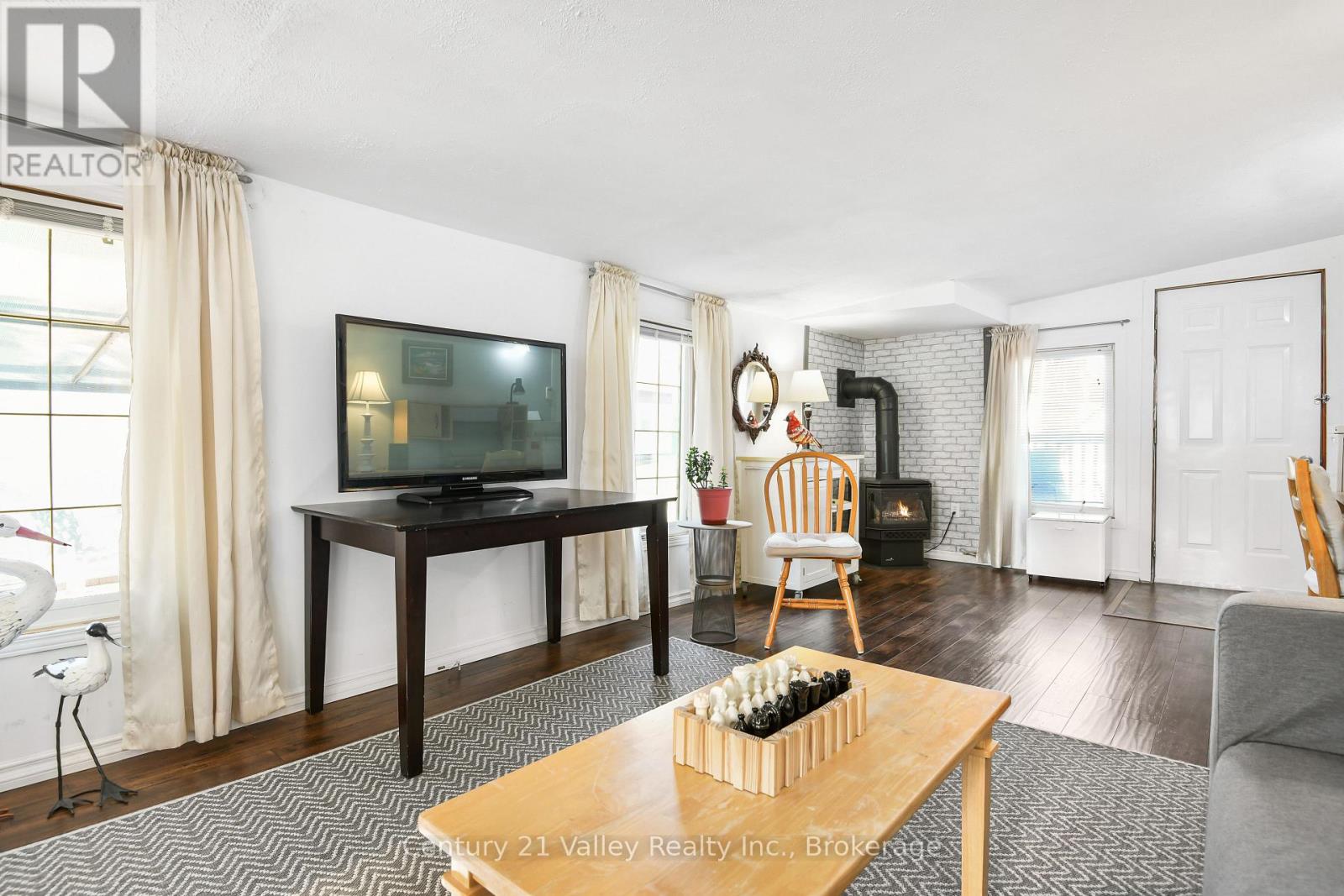 122 Lisa Lane, Horton, Ontario  K7V 0A6 - Photo 13 - X12452742