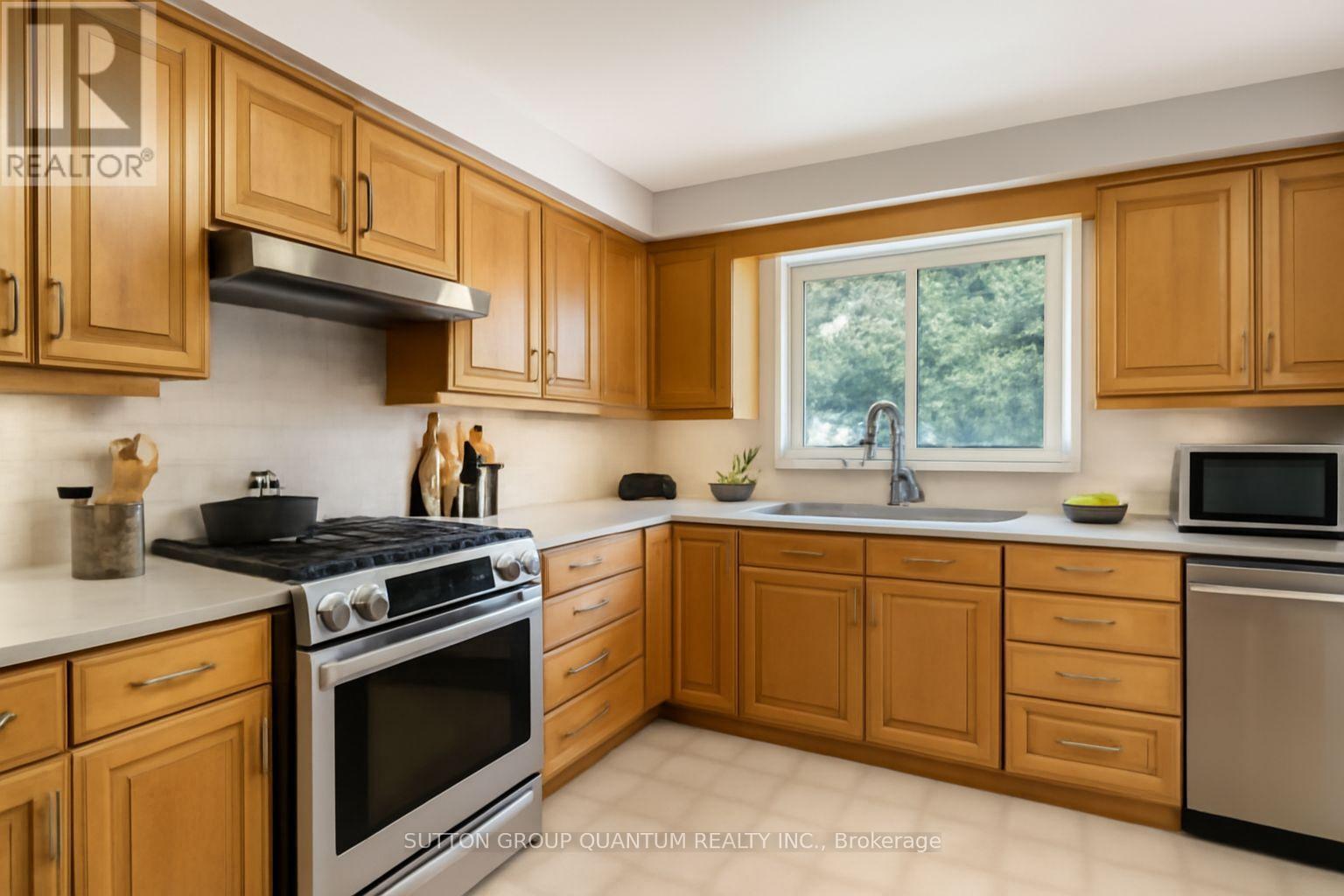 3 Colonial Court, St. Catharines, Ontario  L2N 2R2 - Photo 8 - X12422823