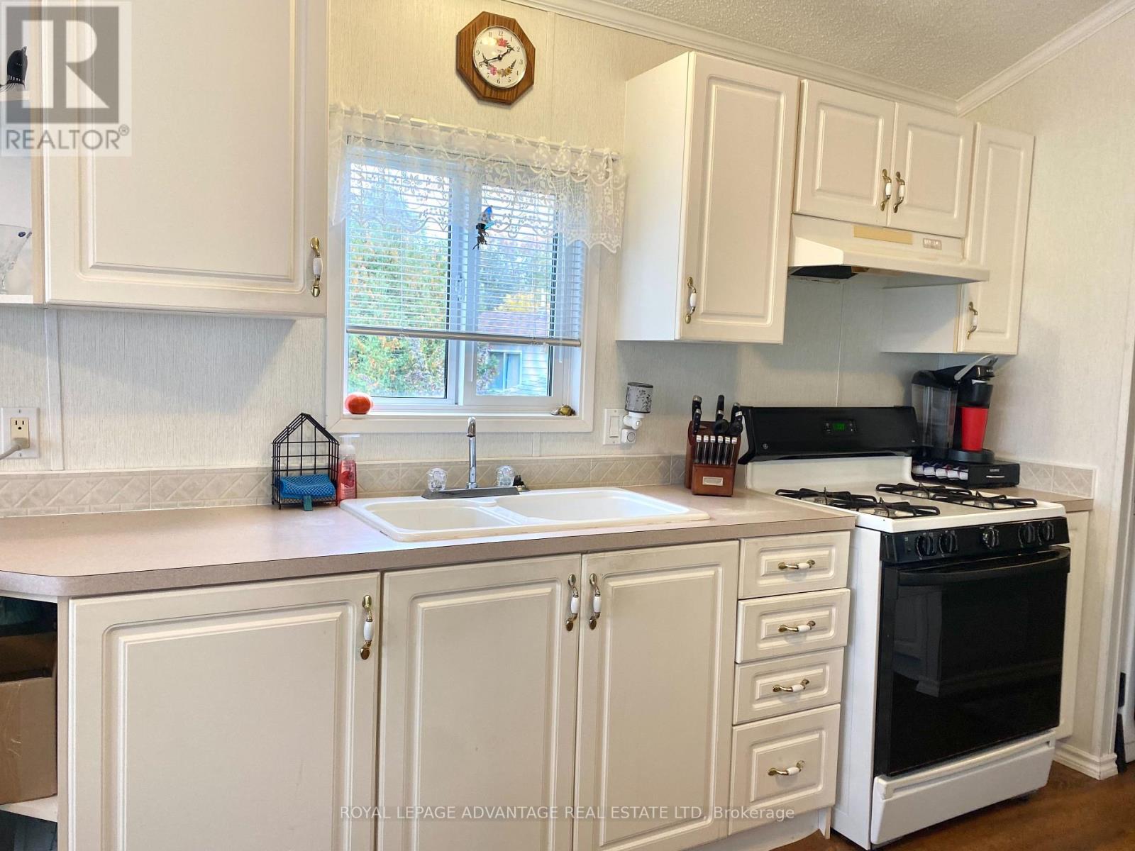 15 Saddle Avenue, Rideau Lakes, Ontario  K7A 4S5 - Photo 6 - X12452679