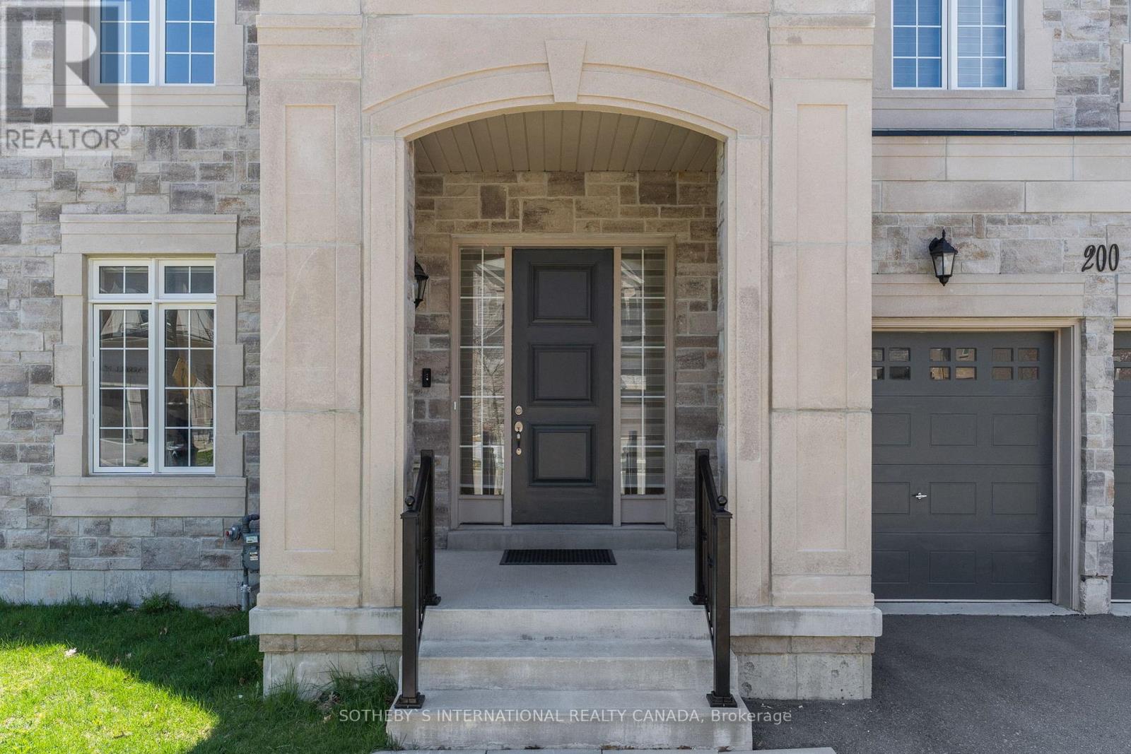 200 Farrell Road, Vaughan, Ontario  L6A 0H9 - Photo 2 - N8296852