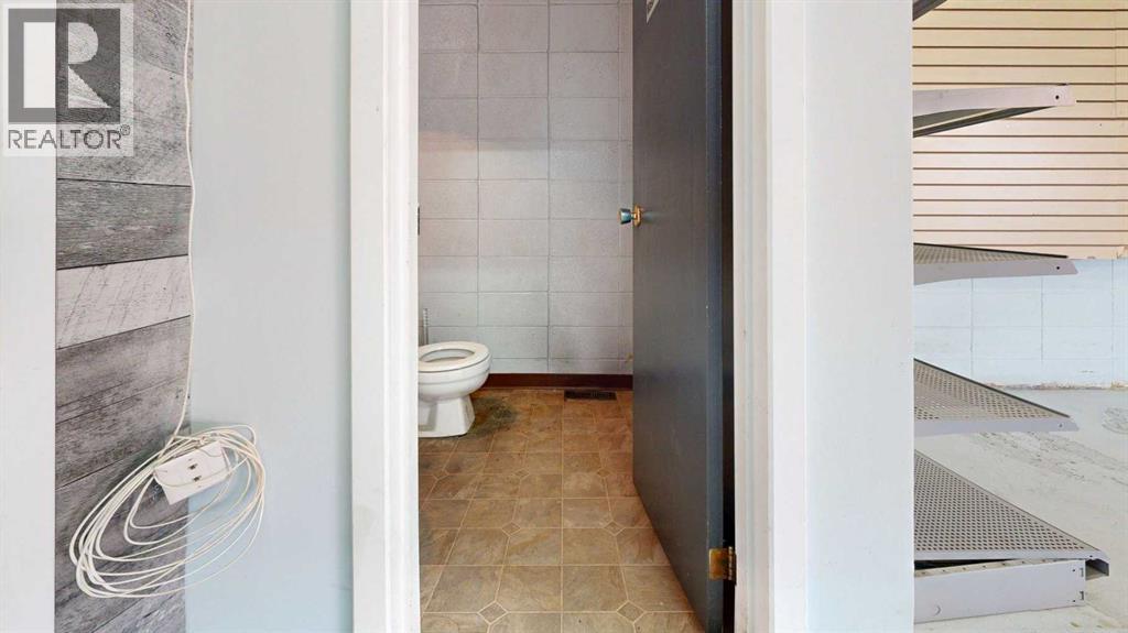 3002 2 Avenue N, Lethbridge, Alberta  T1H 0C6 - Photo 8 - A2254795