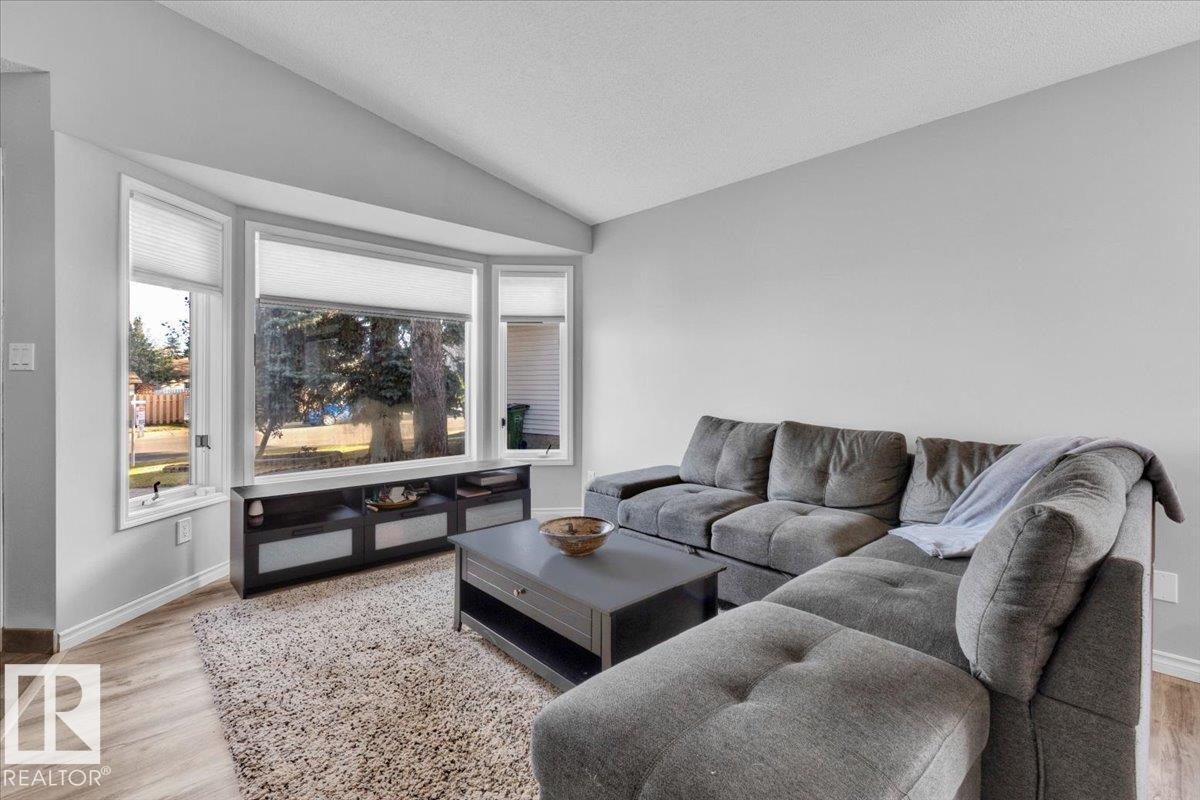 3619 27 Av Nw, Edmonton, Alberta  T6L 6C5 - Photo 4 - E4459108