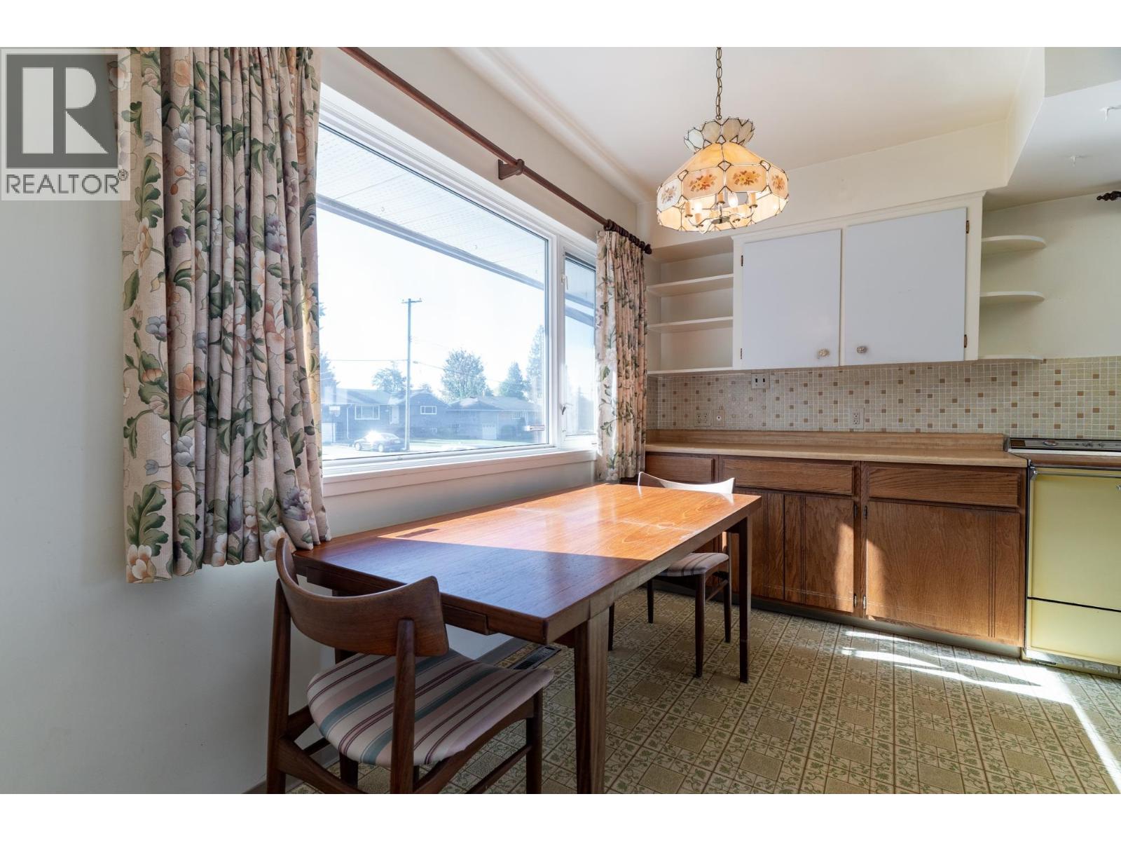 1349 Summit Drive, Coquitlam, British Columbia  V3J 5L7 - Photo 10 - R3056788